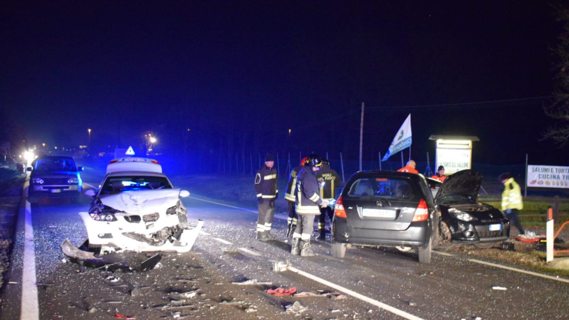 Tragedia lungo la via Emilia: schianto tra tre automobili, una vittima e tre feriti