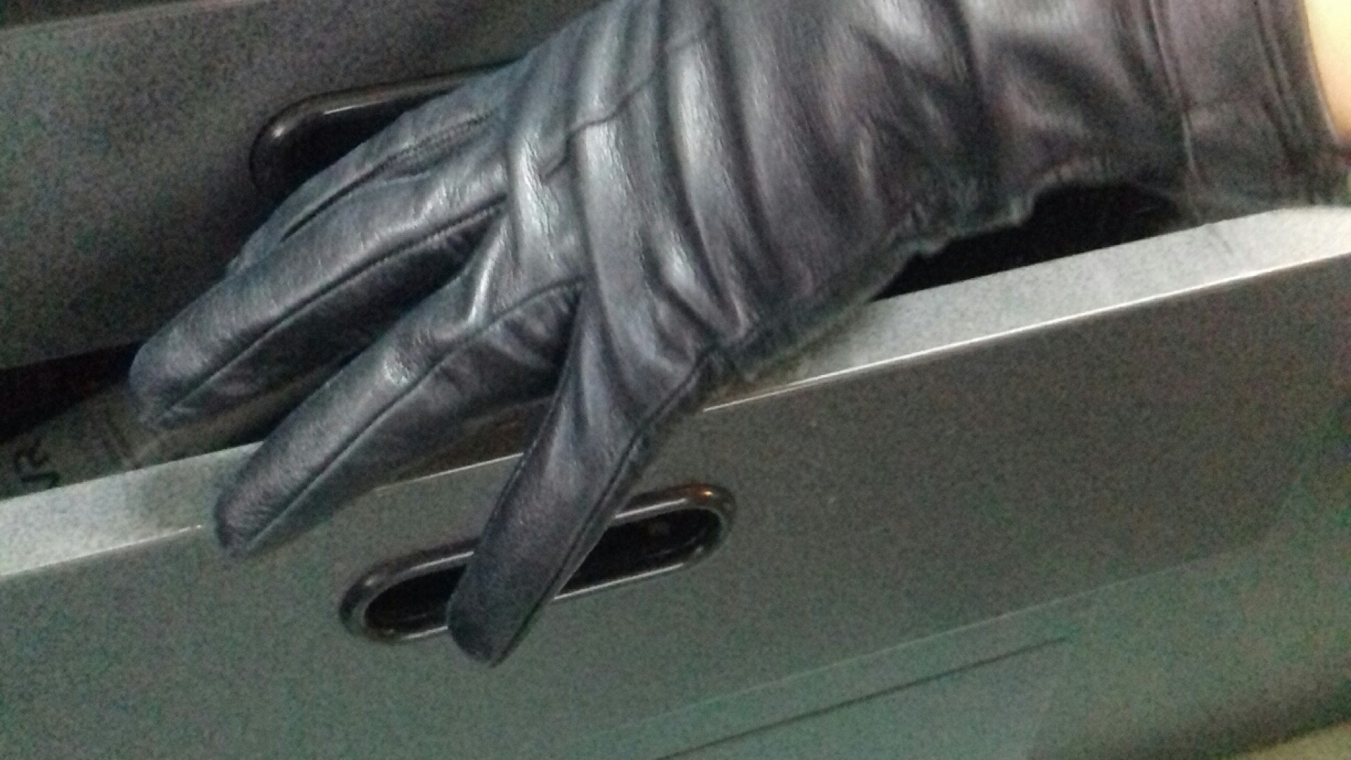 Casa svaligiata in via Ercole: nel bottino orologi da 25mila euro