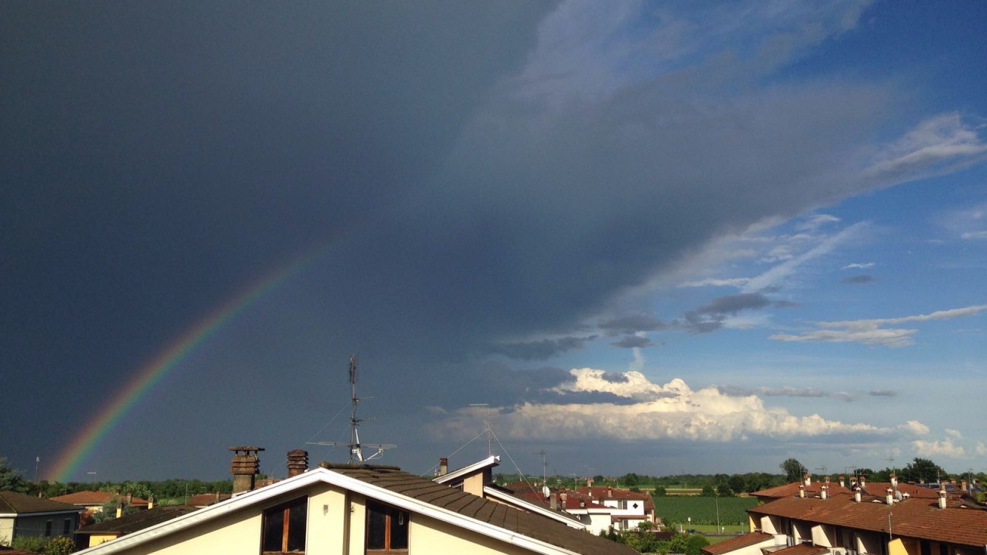 Il maltempo non allenta la morsa su Piacenza, allerta meteo per temporali domani