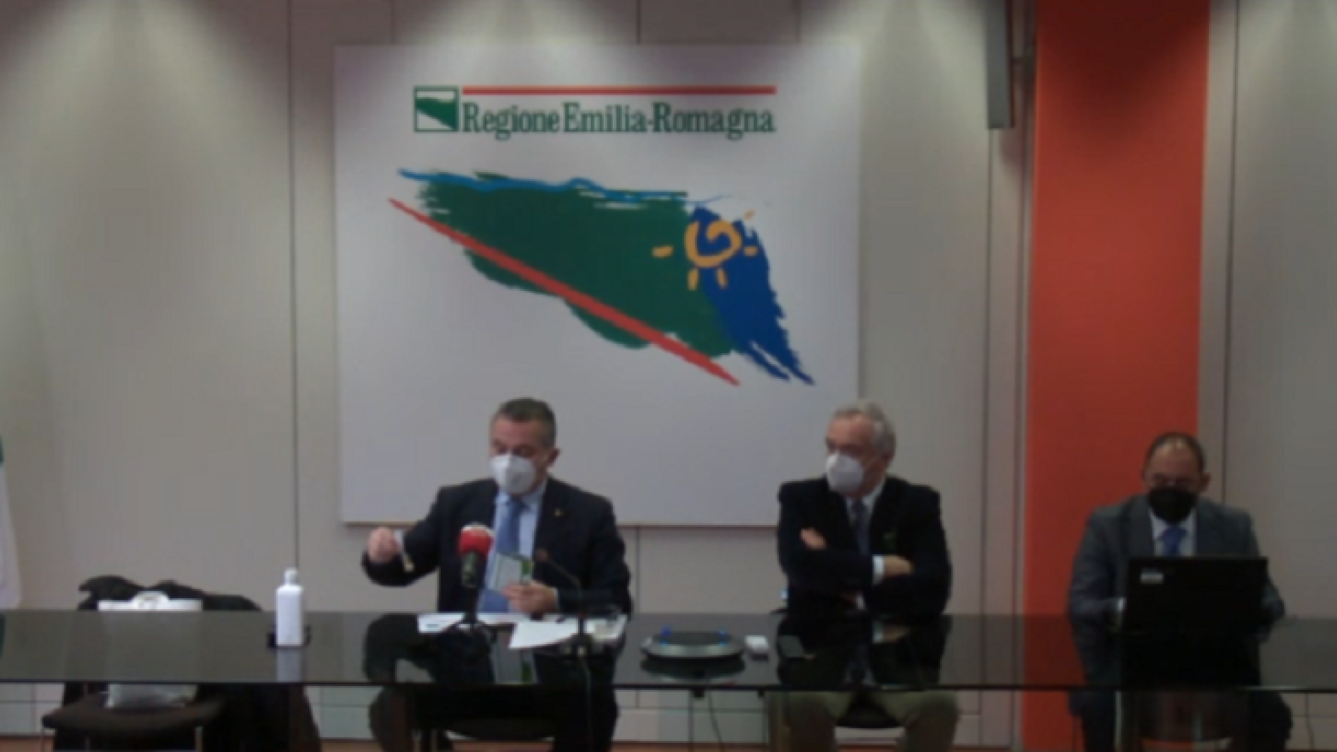 Tampone fai da te per inizio e fine quarantena per chi ha la terza dose: tutte le novità