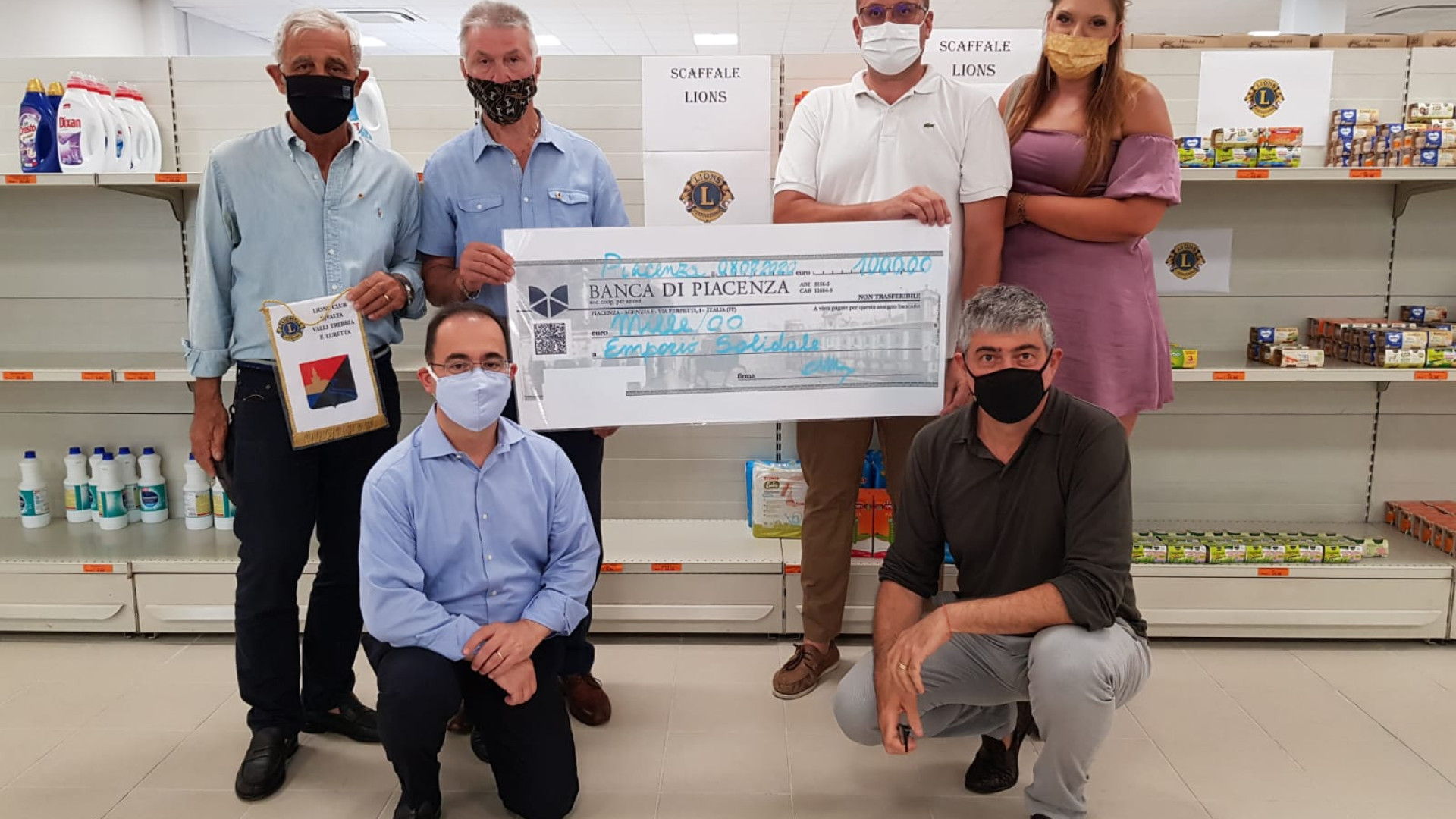 Ruggito di solidarietà: dai Club Lions e Leo mille euro all'Emporio solidale