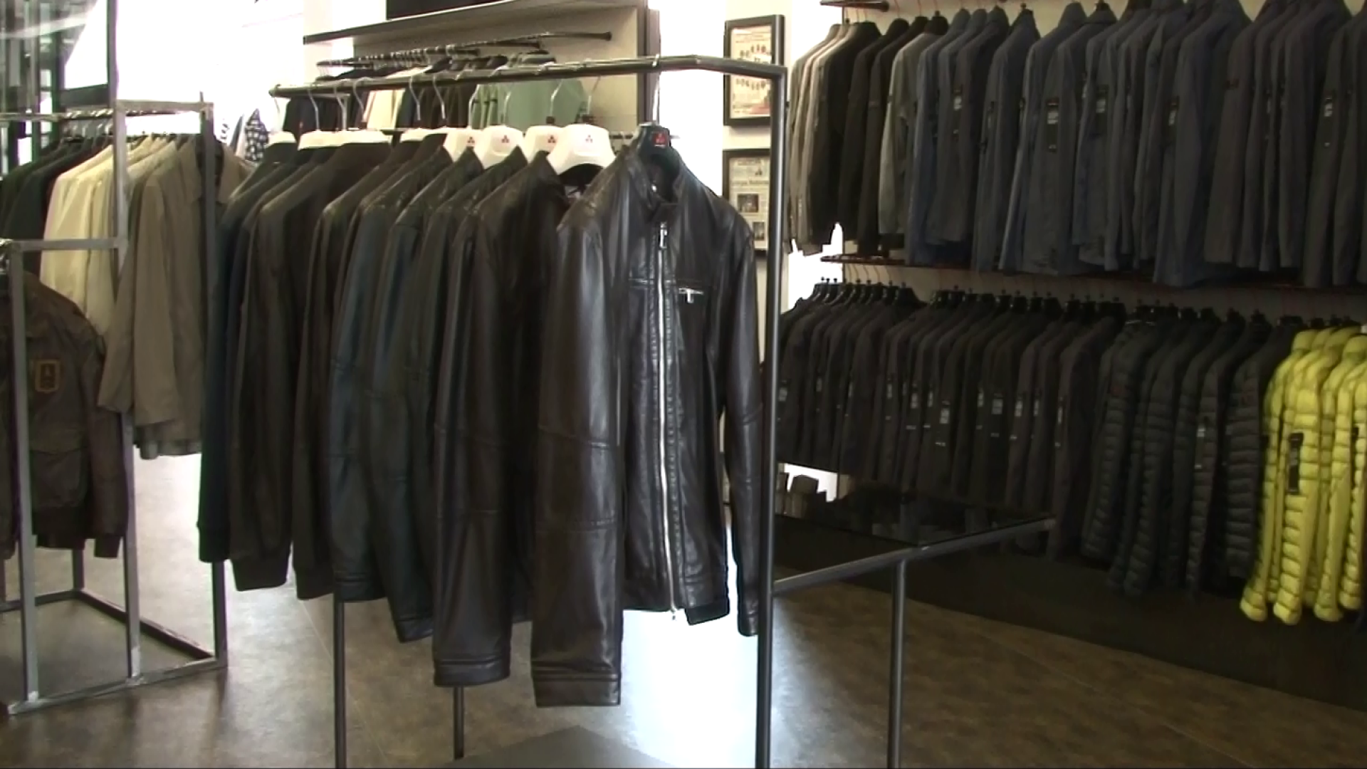 Saldi estivi, partenza sottotono. Alcuni negozianti: “Momento sbagliato”