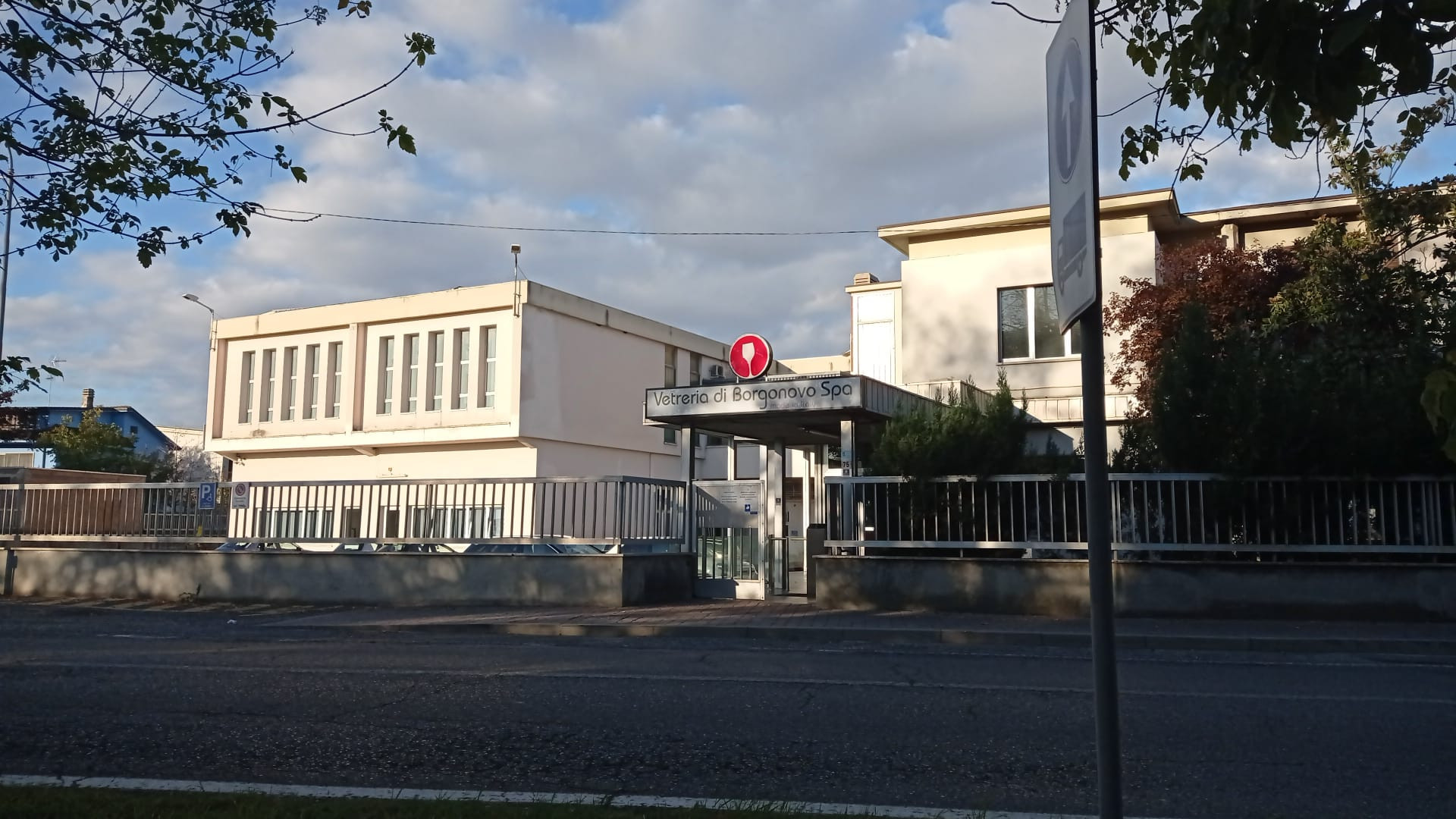 Operaia morta, sciopero proclamato da Cgil, Cisl e Uil alla Vetreria di Borgonovo