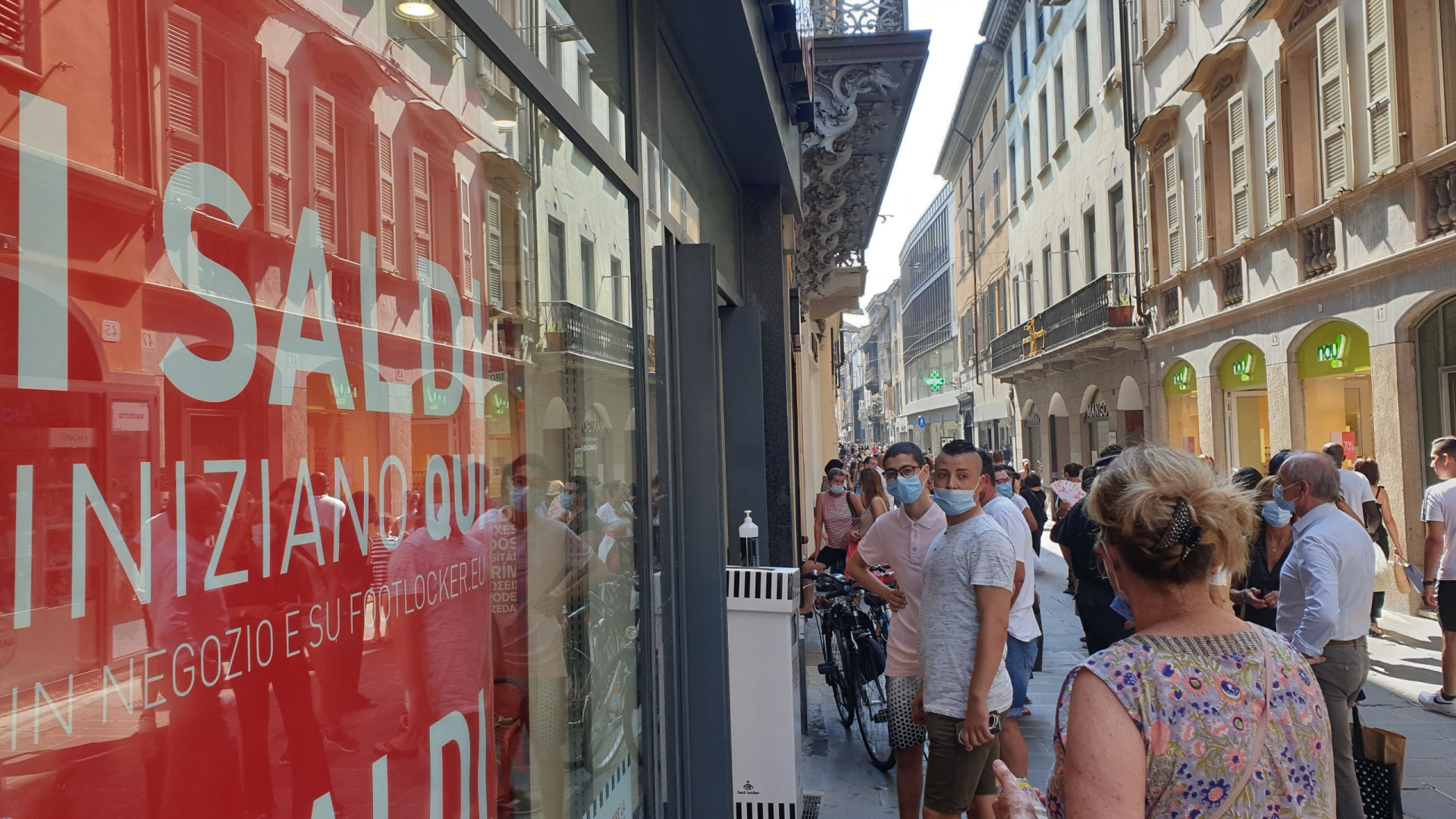 Via ai saldi: piacentini affollano il centro storico e non solo. Ottimisti i commercianti