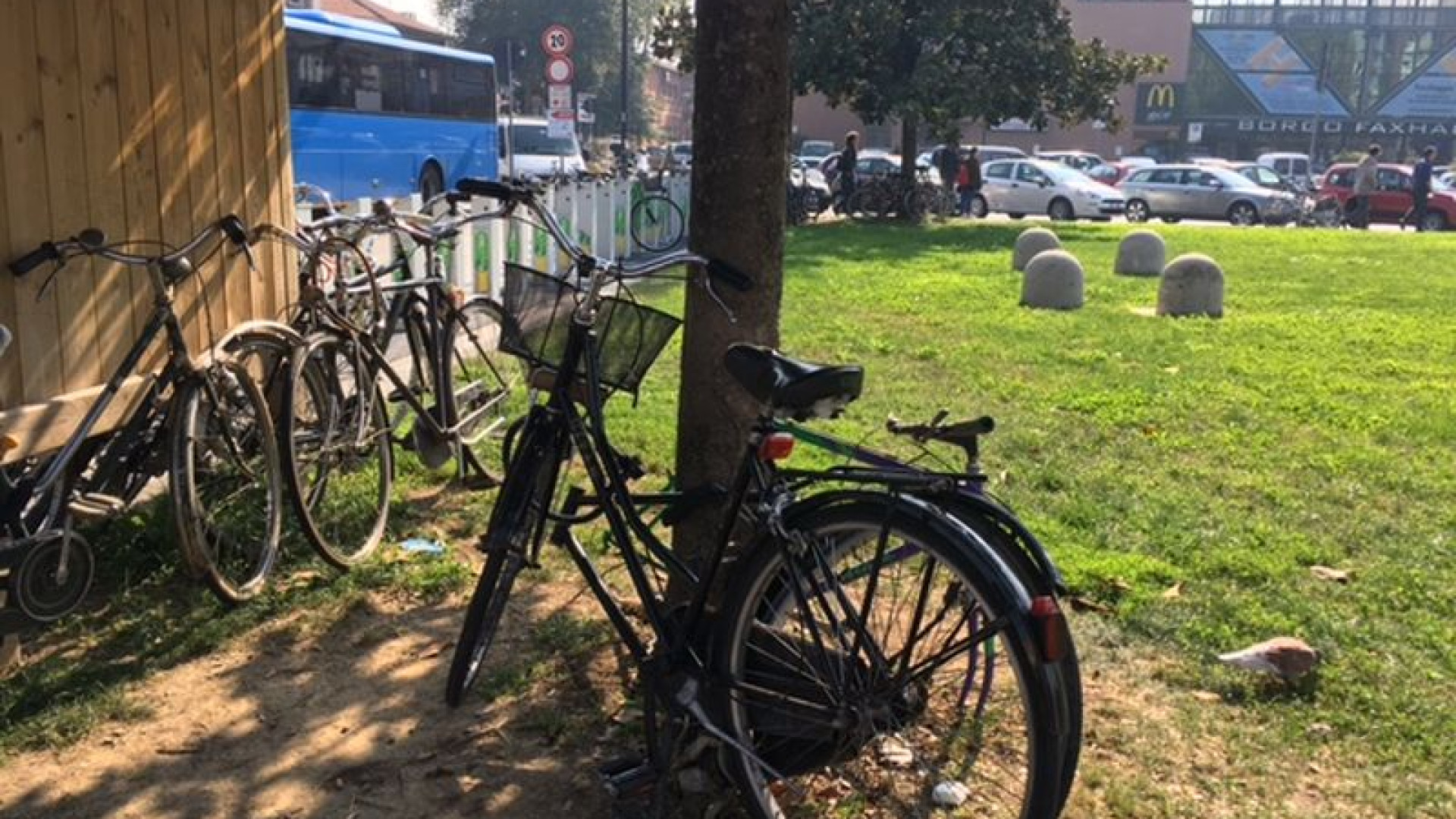 Le rastrelliere per le biciclette torneranno in piazzale Marconi