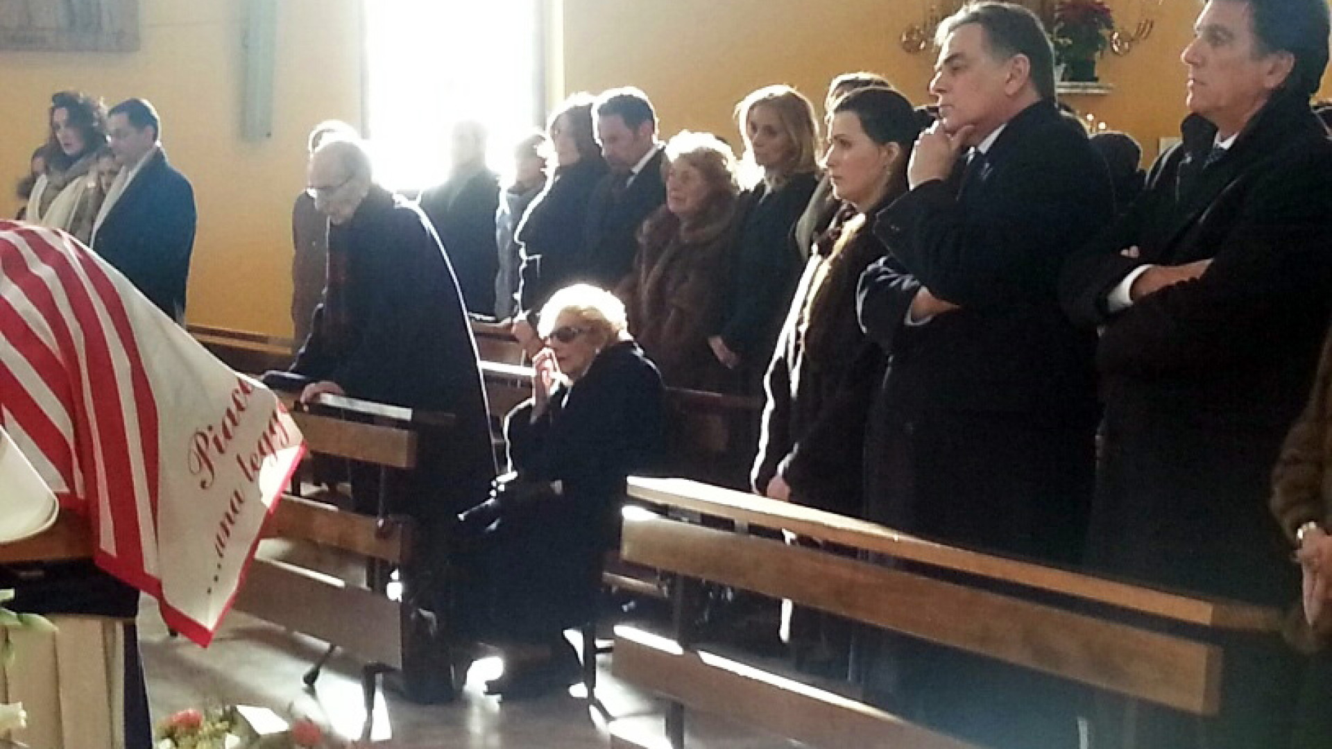 Folla e commozione per l'ultimo saluto a Fernanda Garilli