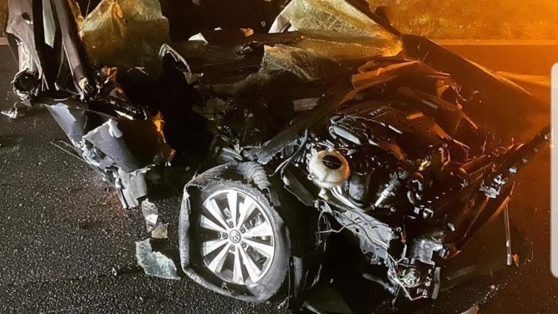 Scende dall'auto e un secondo dopo un tir la distrugge: miracolato Mike Hall