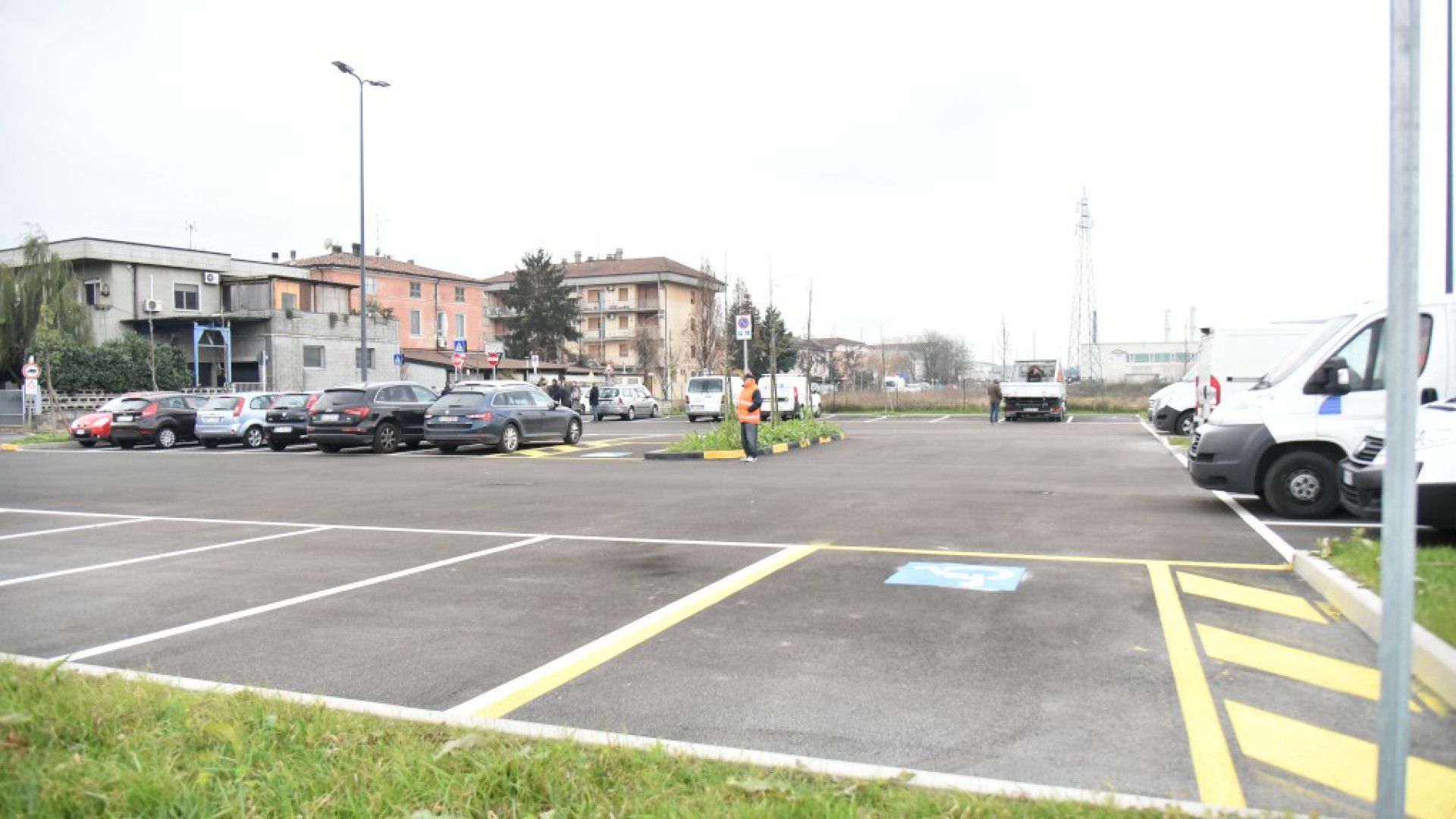 Nuovo parcheggio al Capitolo: 136 posti auto, fontanelle, panchine e 150 alberi