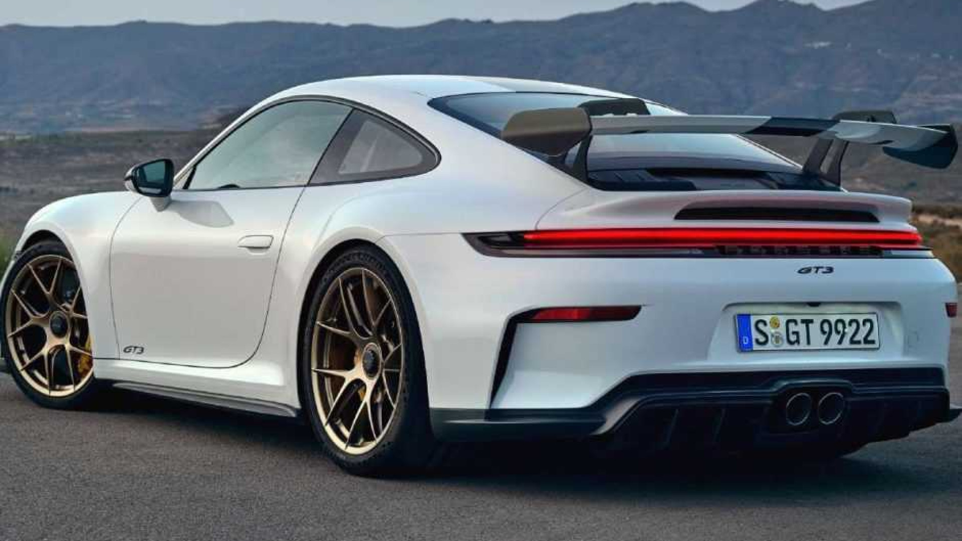 Porsche 911 GT3 2024: ancora più veloce, leggera e affilata