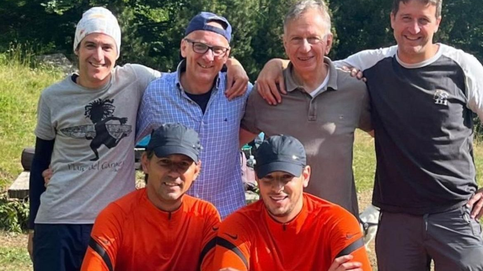 Giornata per funghi nei boschi di Ferriere per Simone Inzaghi e il figlio Tommaso