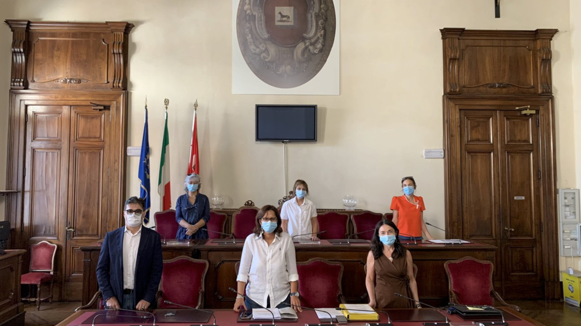 Misurazione della febbre ai bimbi e questionario ai genitori