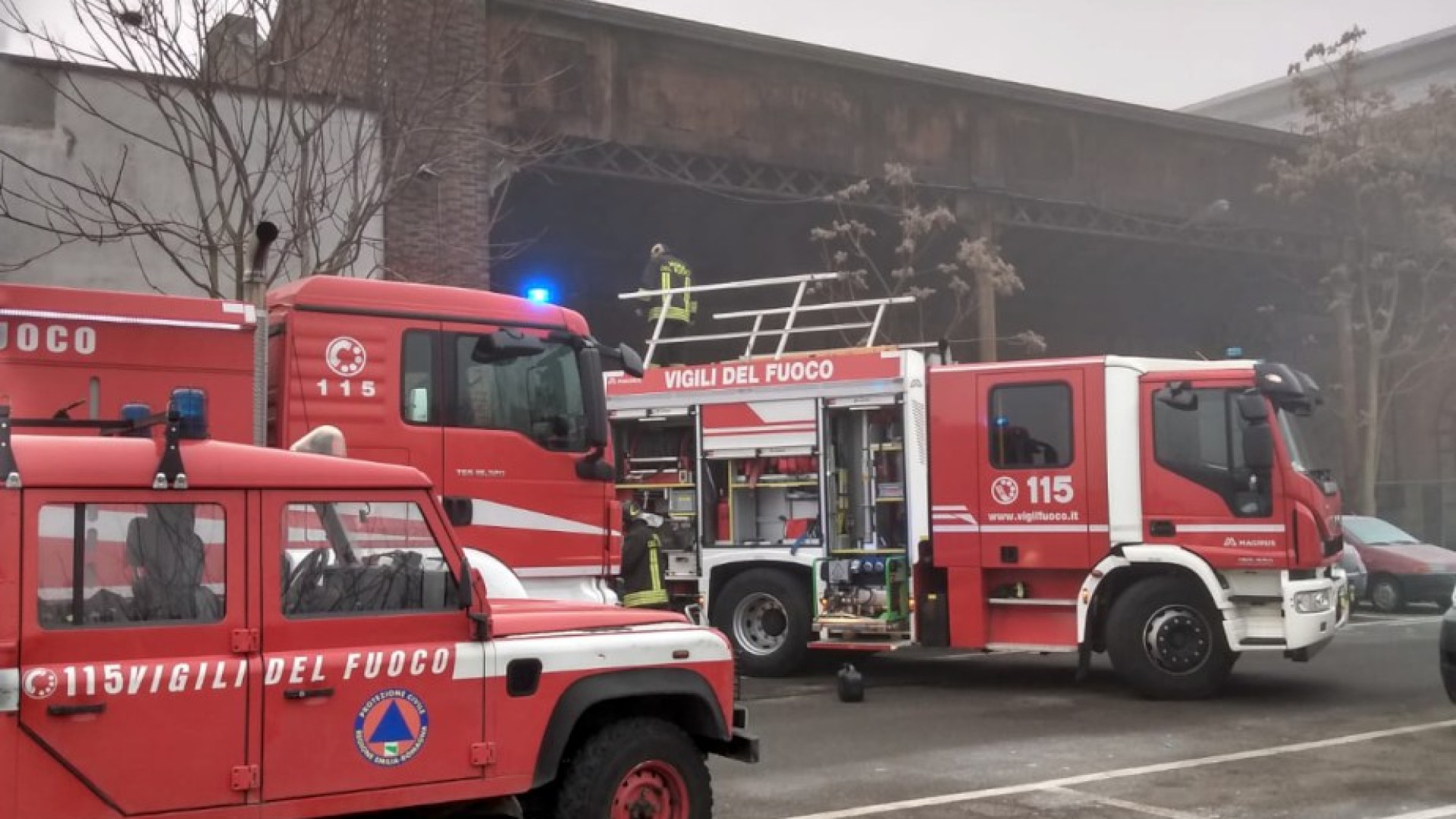 Fiamme nel Berzolla, lungo intervento per i vigili del fuoco