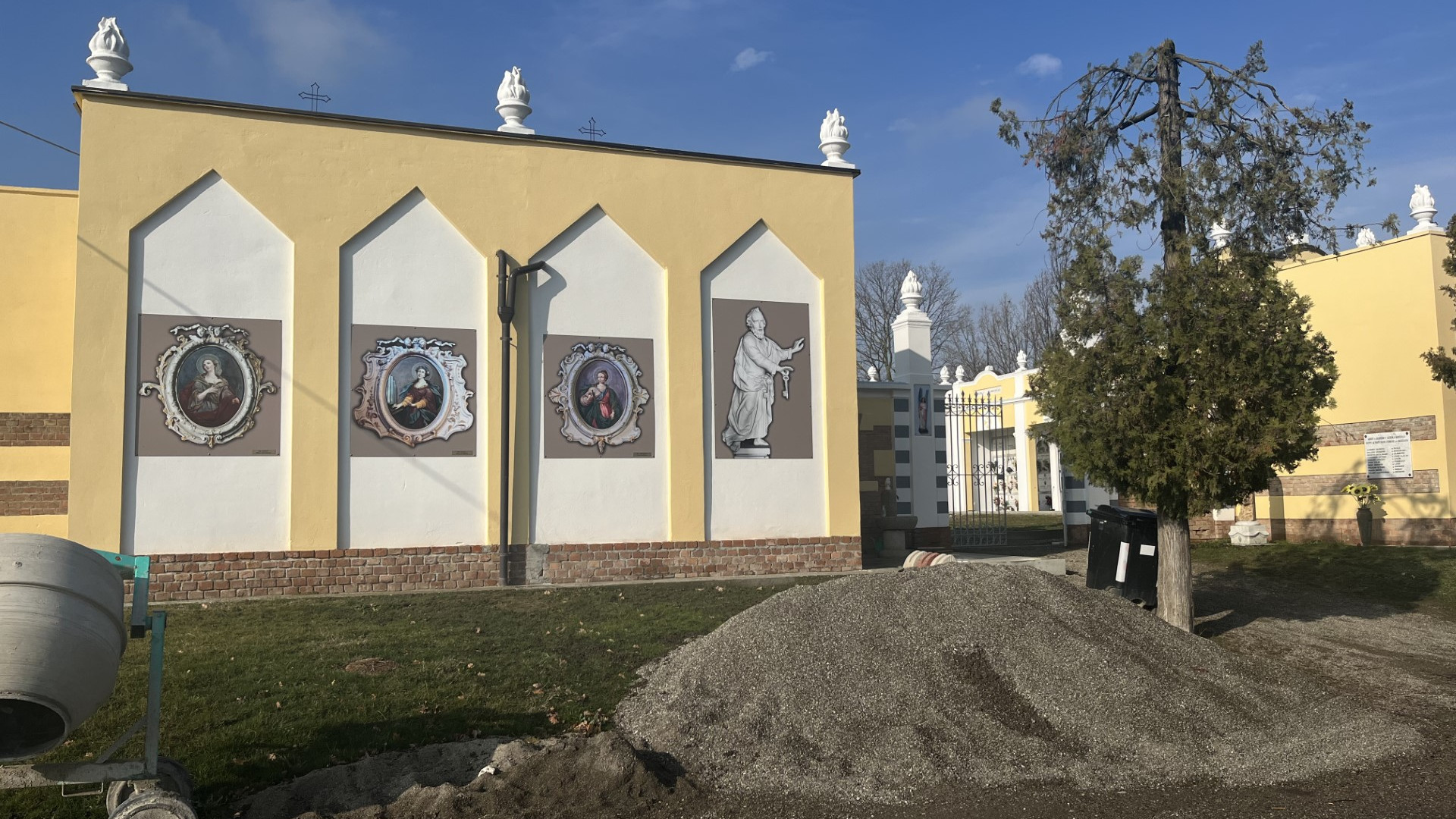 Il cimitero di Sarturano restaurato dal parroco. Ma la Soprintendenza lo stoppa