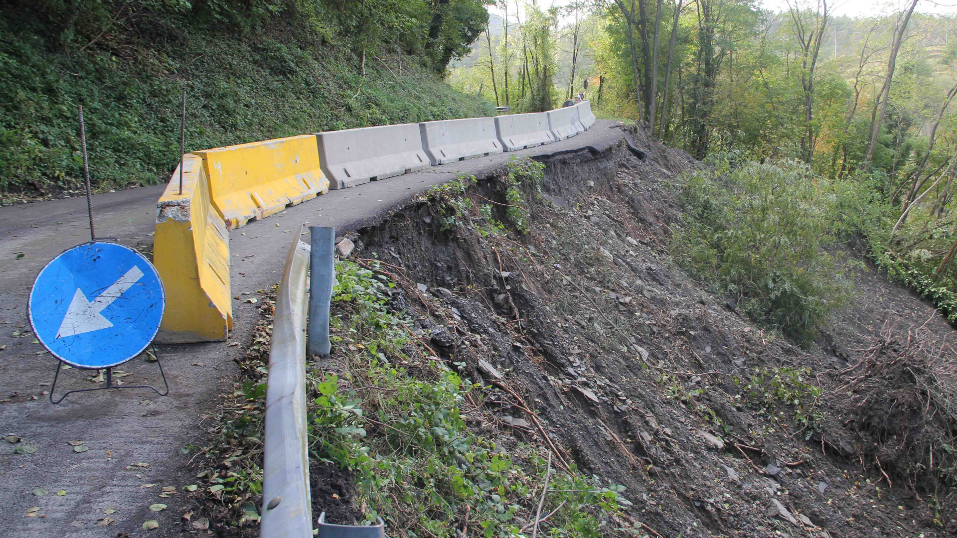 Dopo la grande piena, i cittadini di Ottone ripuliscono il fiume