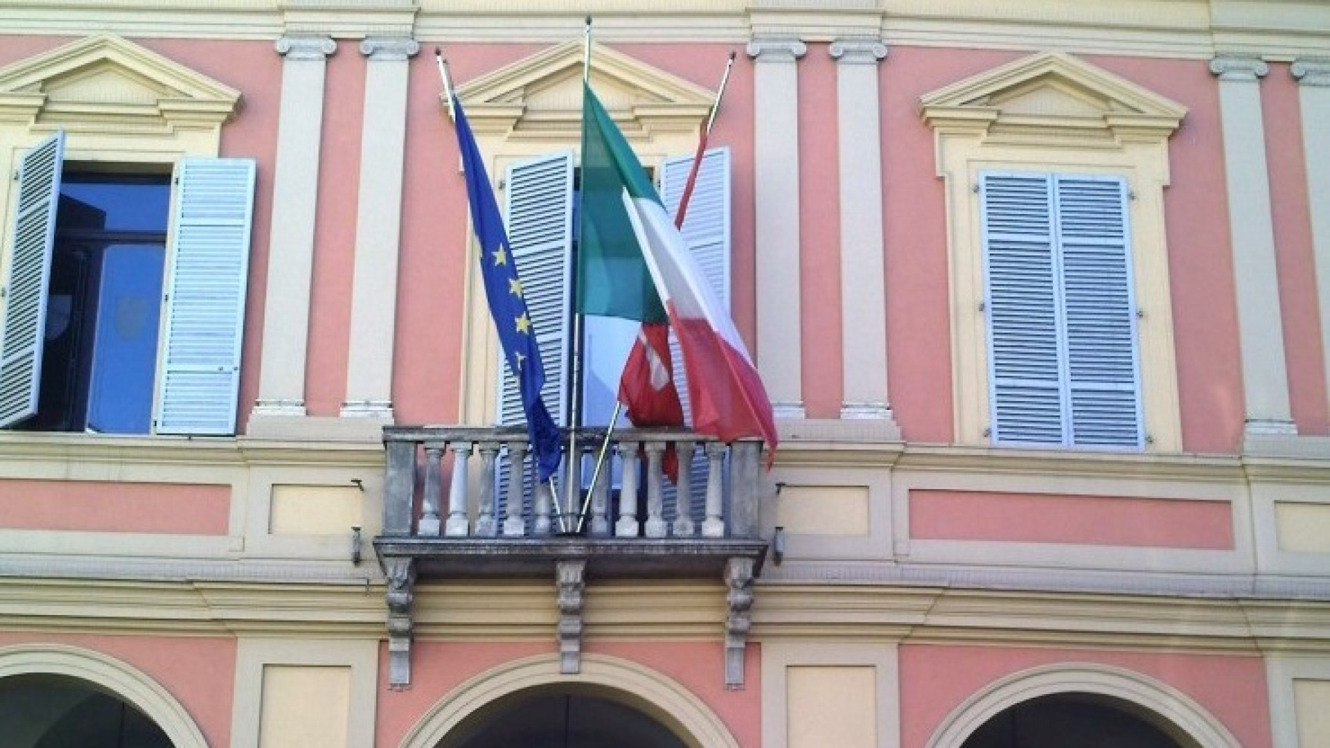 I sindacati: "Tarasconi ci convochi subito, stupiti dall'aumento delle tasse"