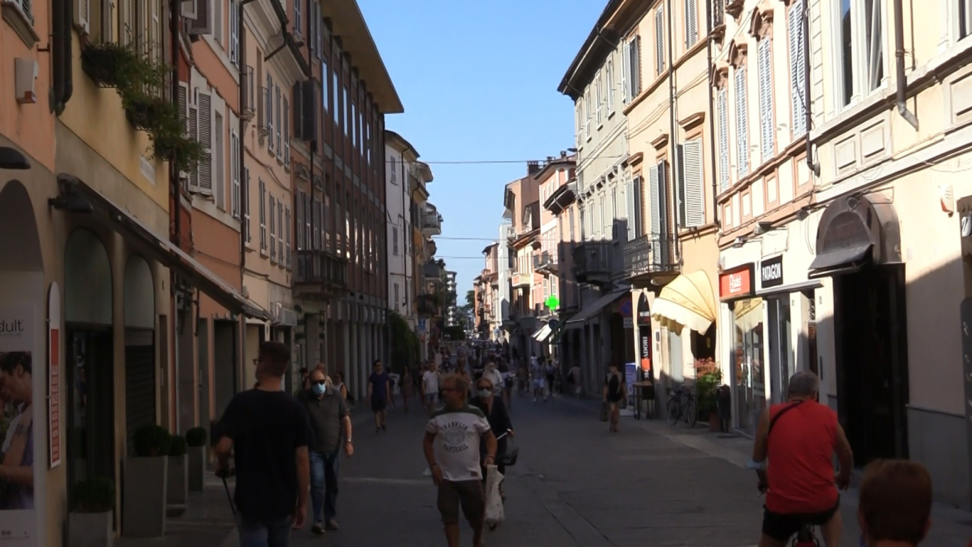 Saracinesche abbassate in centro: “Quattro negozi su dieci chiusi per ferie”