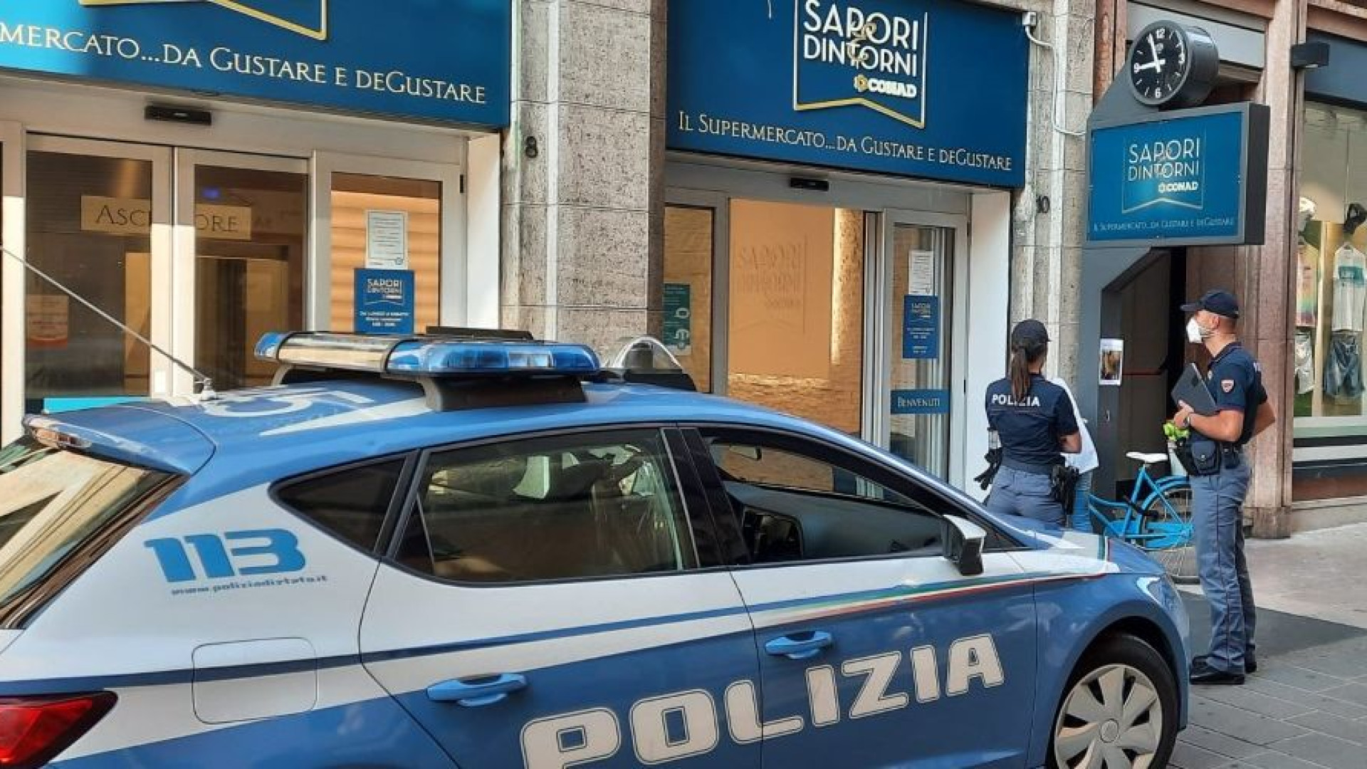 Rapina alla Conad in centro: 18enne denunciato. Interviene anche il questore