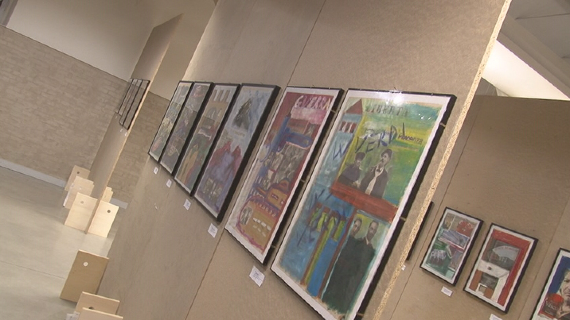 Oddi: l'architetto che crea opere d'arte con fogli di giornale