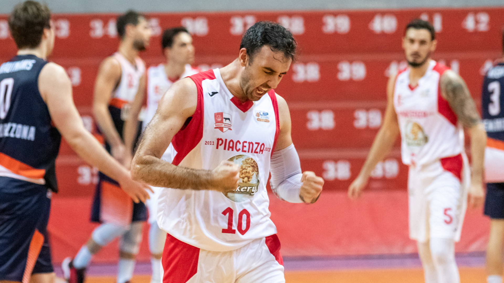 Bakery a valanga su Varese, ko per Fiorenzuola a Olginate