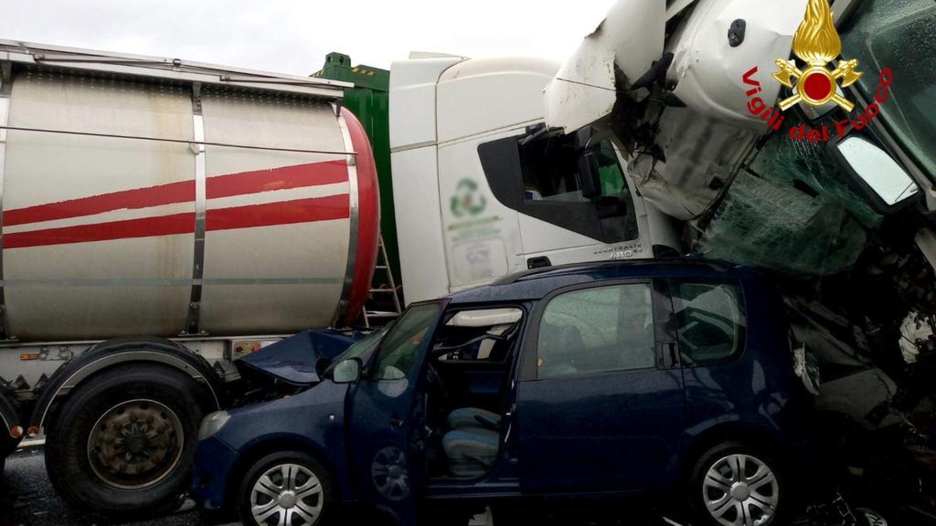 Grave incidente in A21, quattro feriti. Tratto riaperto, auto in coda per 5 ore