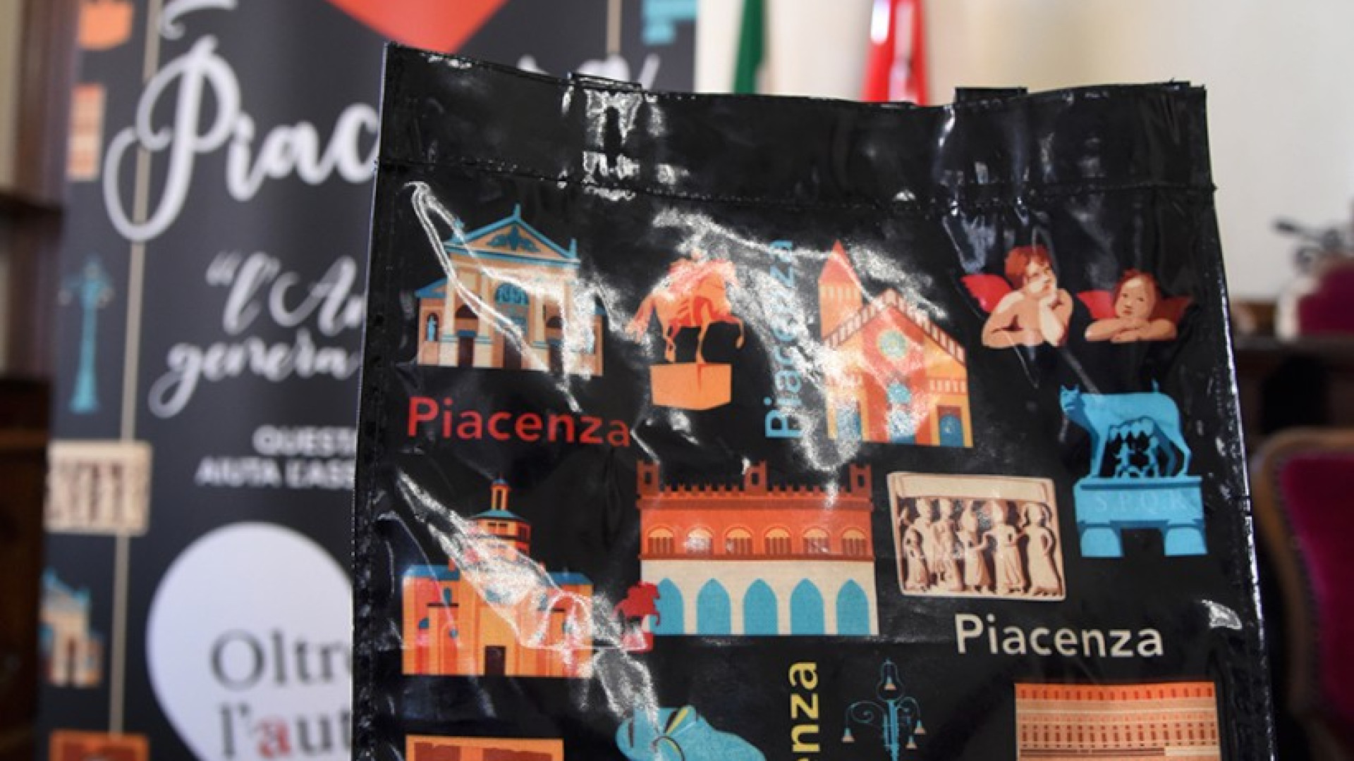 Oltre l'autismo, grande successo per le borse ‘’I love Piacenza’’