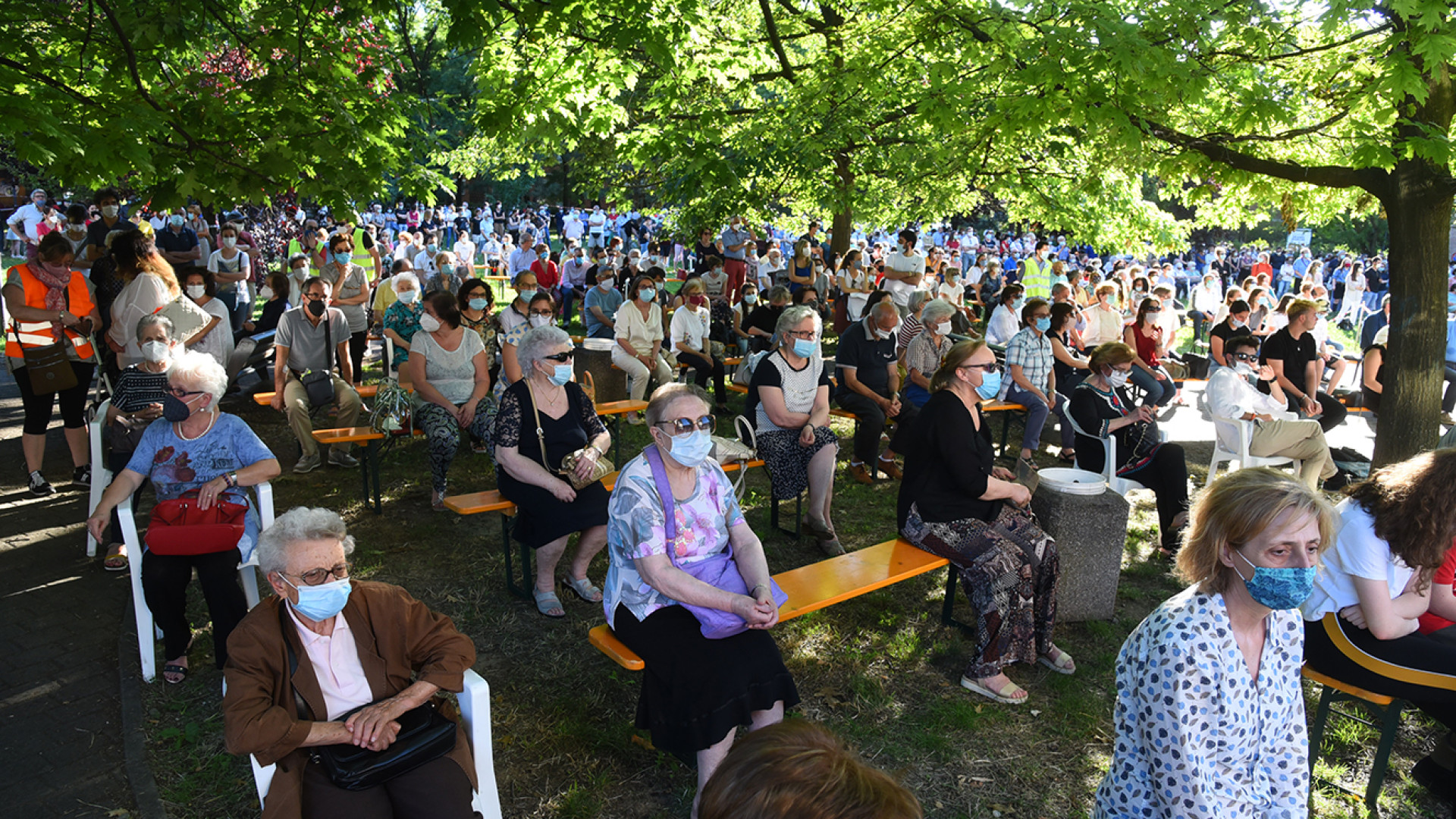 Oltre mille persone per il saluto a don Paolo Camminati: "Hai dato la vita per la tua comunità"