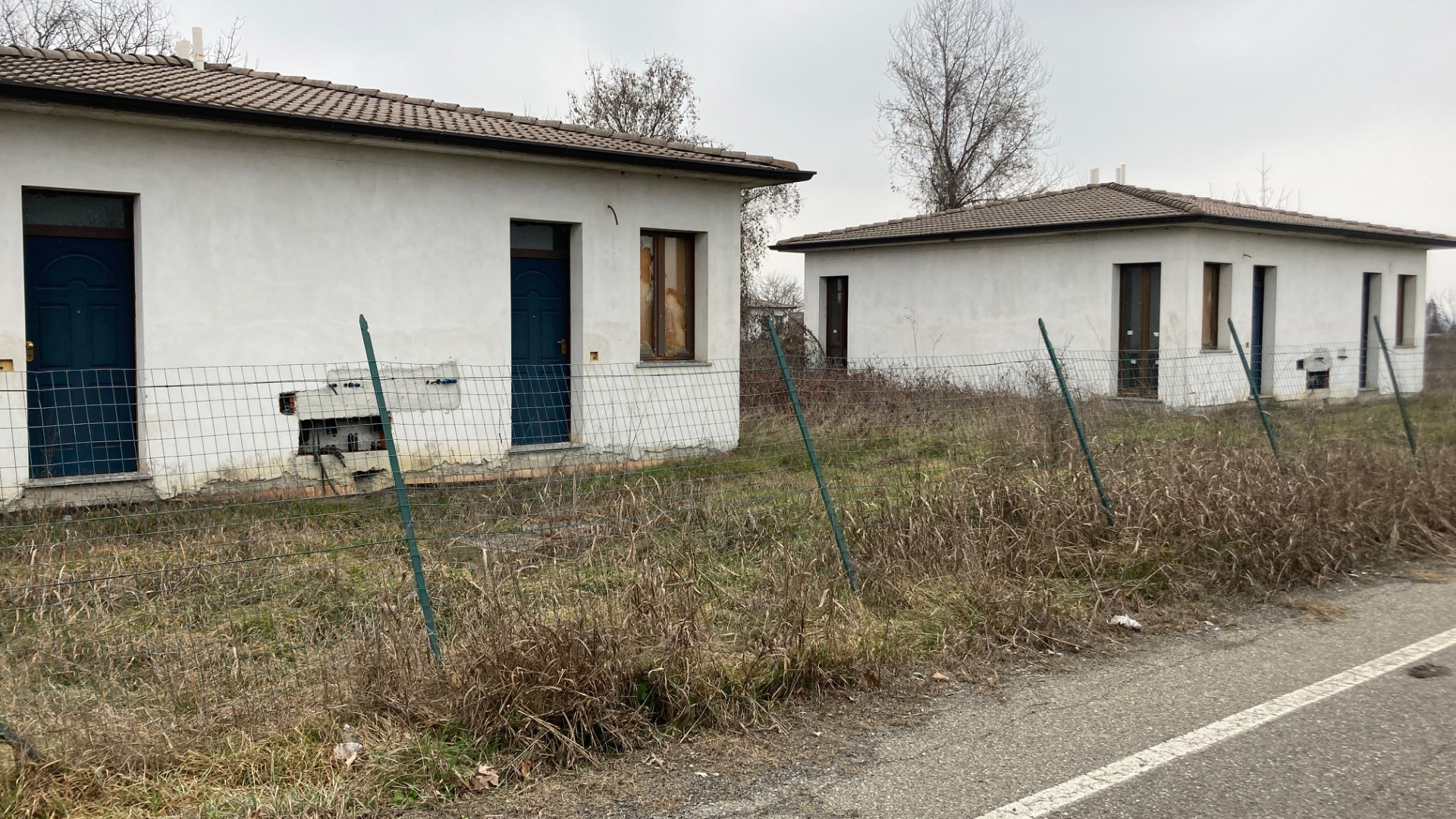 "Abito qua, non ho nulla": casette occupate sull'argine di Borgotrebbia