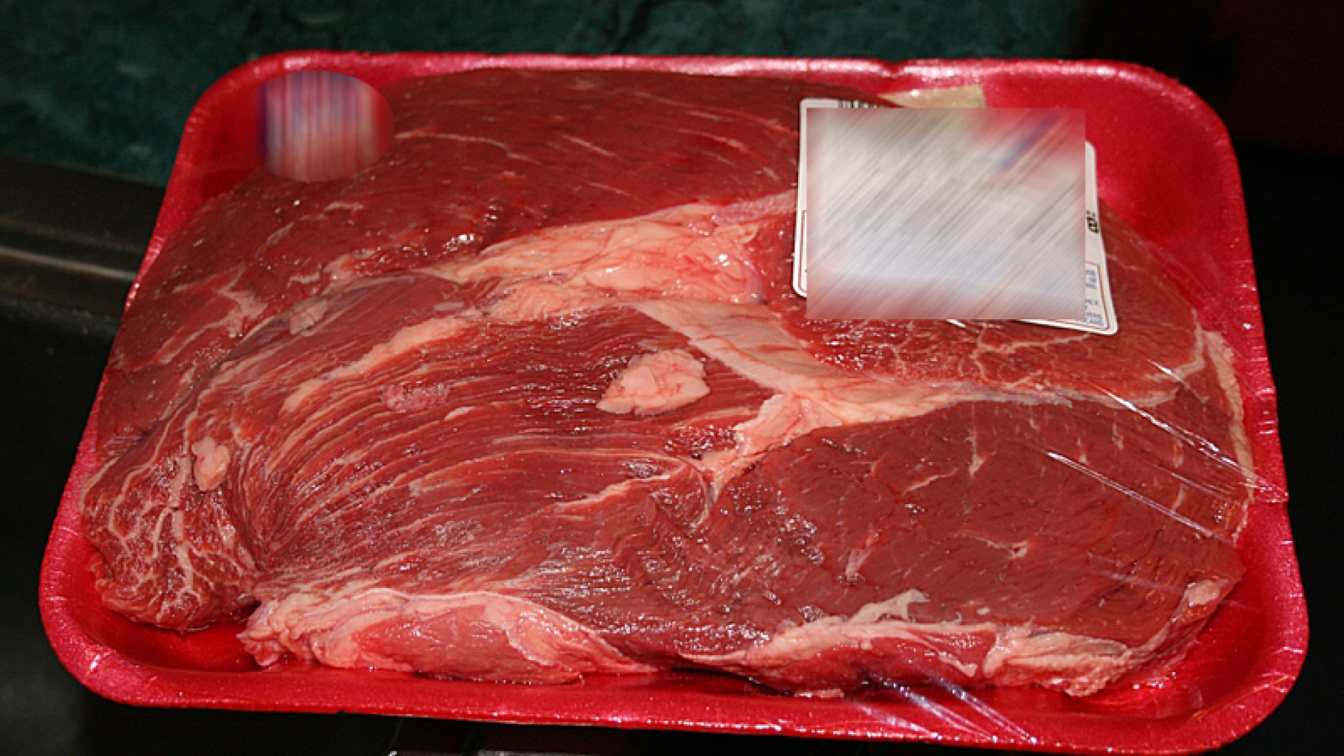 Carne scaduta: denunciata una società piacentina