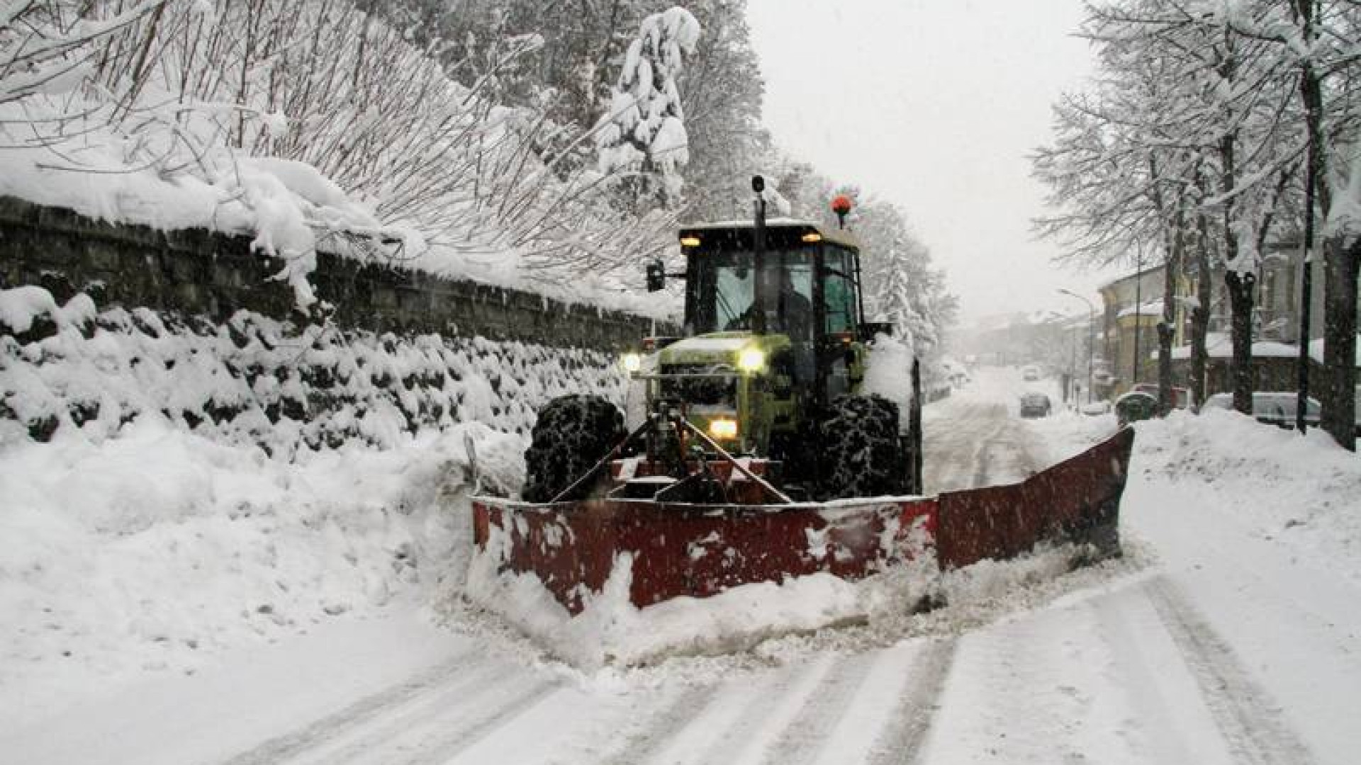 Neve: pochi soldi, ridotti i mezzi. Obbligo di catene o gomme invernali