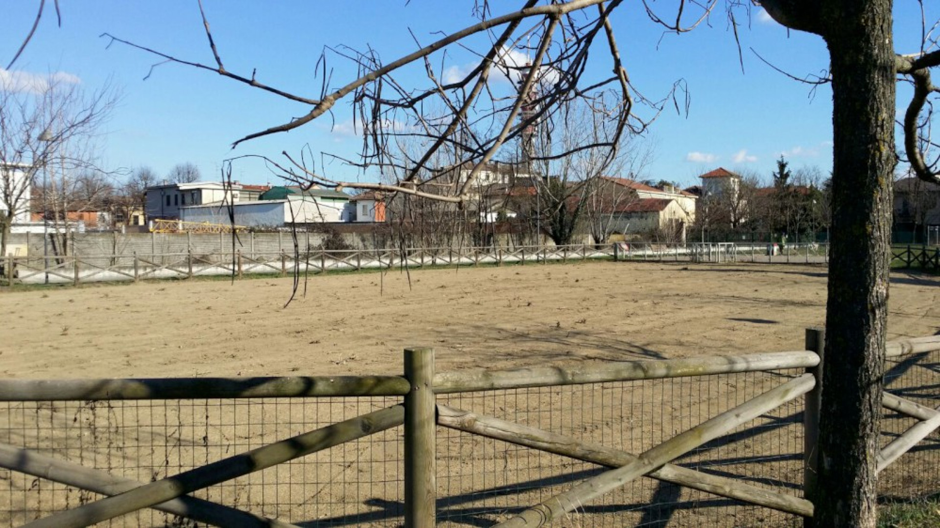 Baia del Re, sei mesi dopo. Il comitato: "Permangono bivacchi e panchine sradicate"