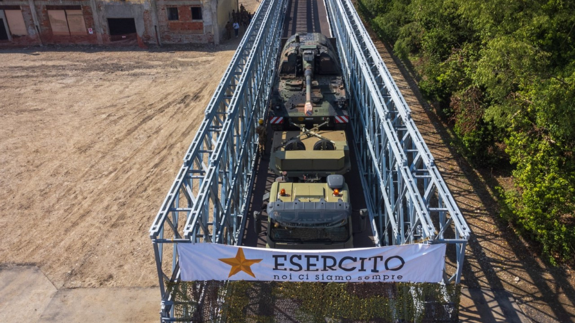 Nuovo ponte logistico dell'esercito per il transito dei mezzi militari. Ieri il collaudo