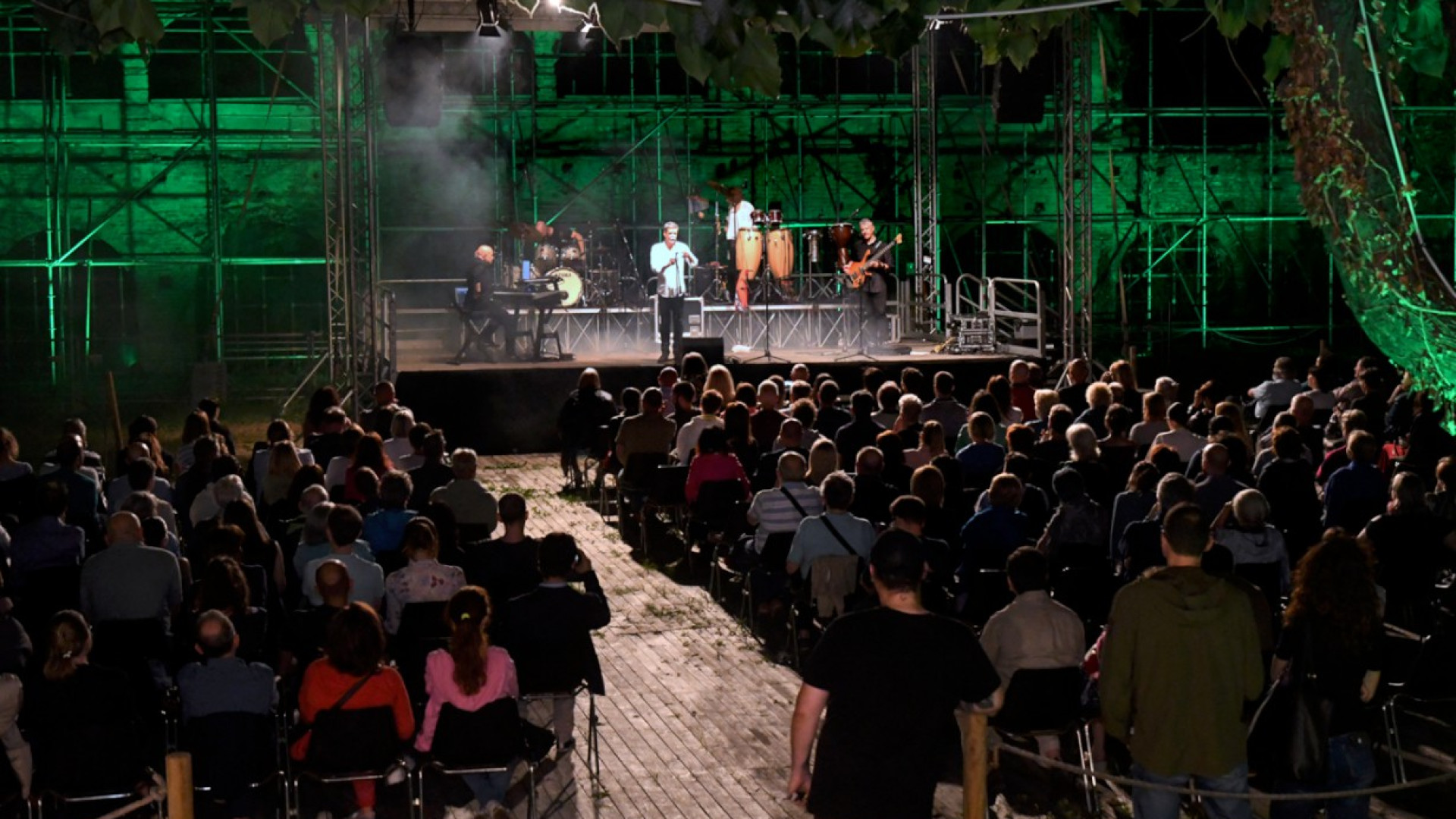 Mix di culture popolari: le note della "gaita" di Hevia tra le mura di santa Chiara