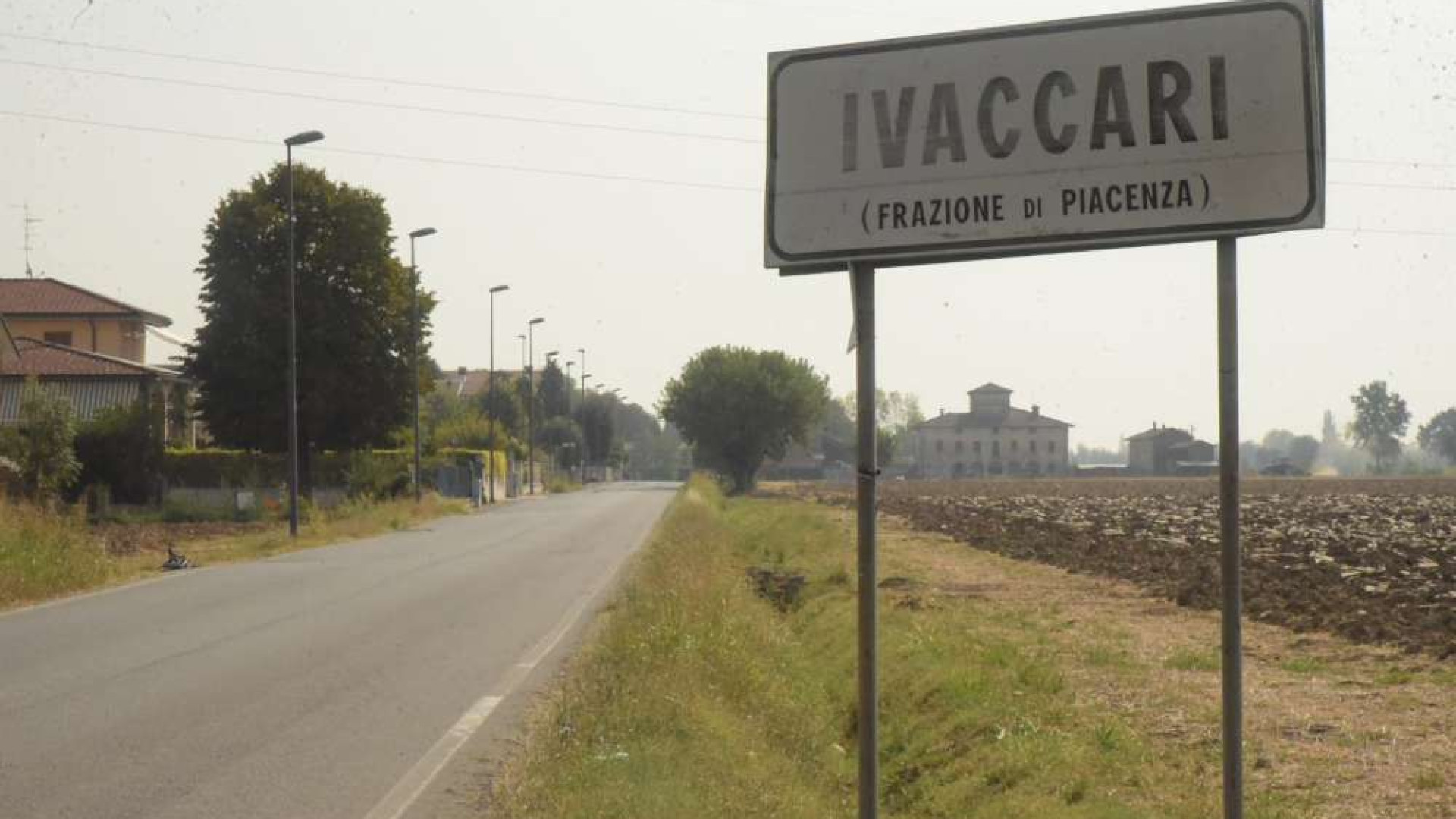 Cresime a Ivaccari, esplode focolaio Covid. Ricoverato don Sagliani