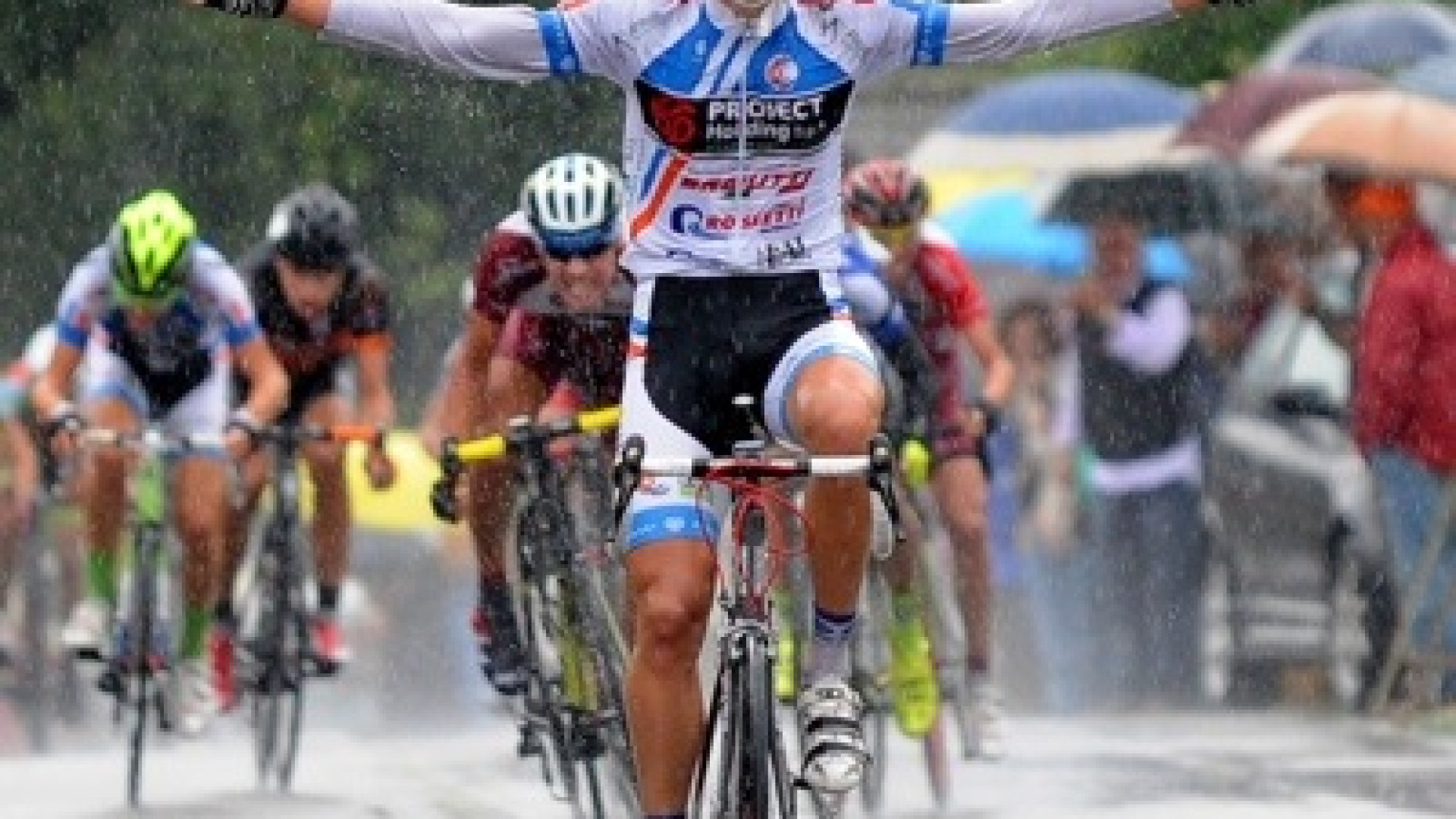 Ciclismo: Federico Turci (Cadeo Carpaneto) è super a Gabicce Mare