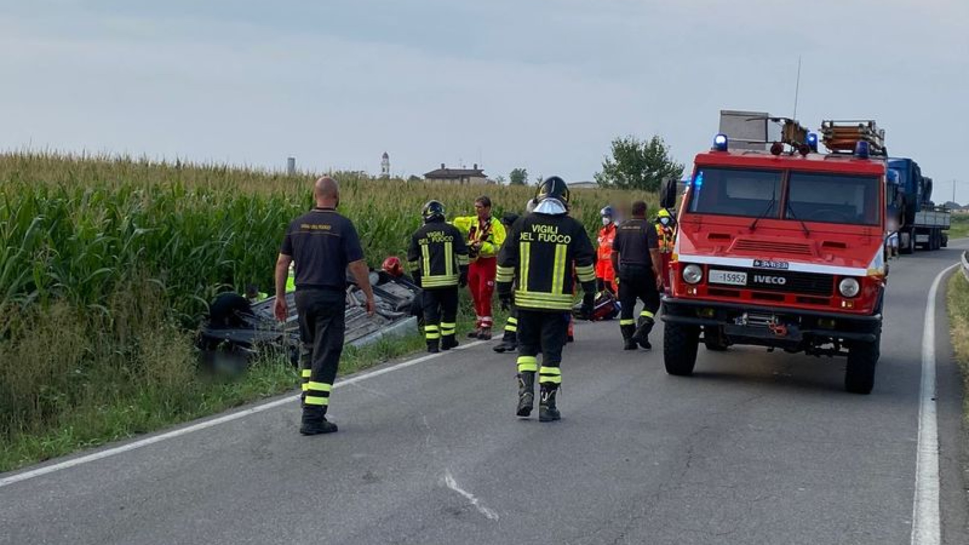 Tragedia a S. Giuliano di Castelvetro: si ribalta nel canale e muore sul colpo