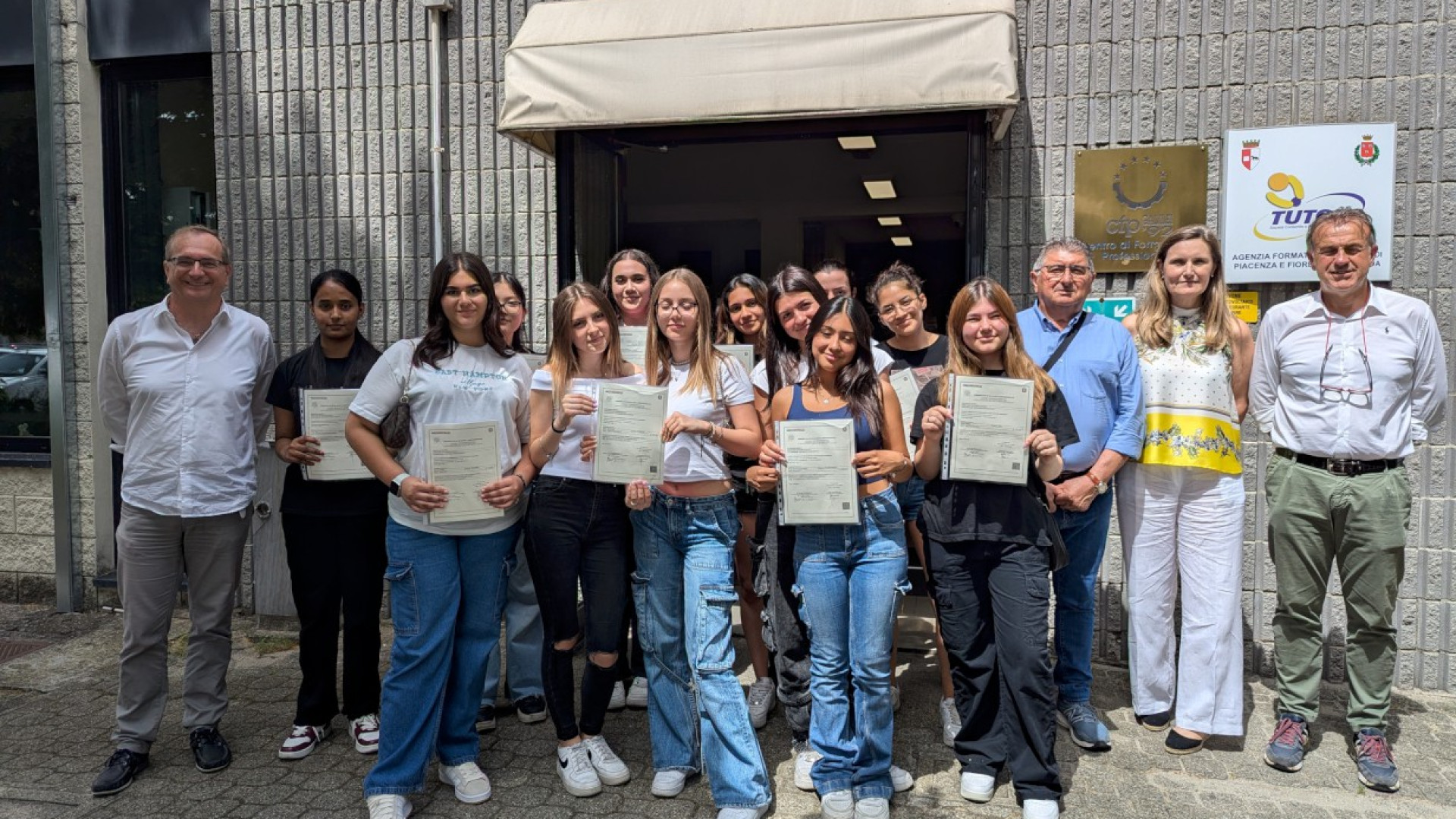 Tutor Fiorenzuola: dopo due anni di corso 14 nuove estetiste pronte a lavorare