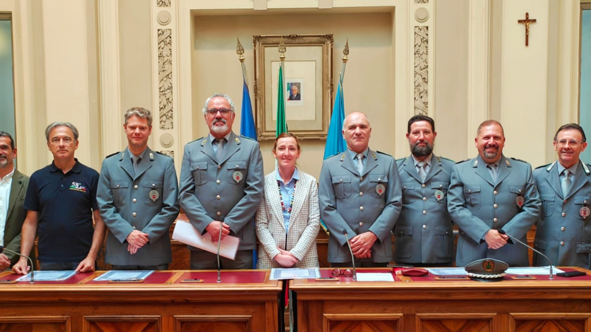 Medaglia di Benemerenza Cri a sette operatori della Polizia Locale della Provincia