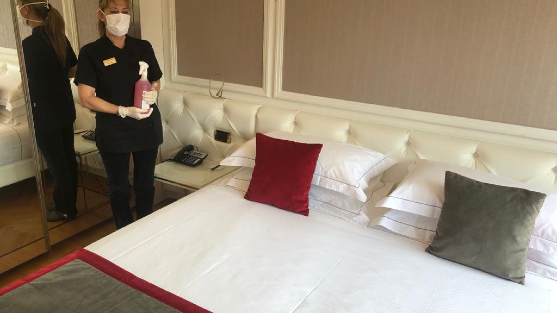 Hotel, ripartenza difficile: "Incertezze e pochi clienti". Lunedì riapre il Roma