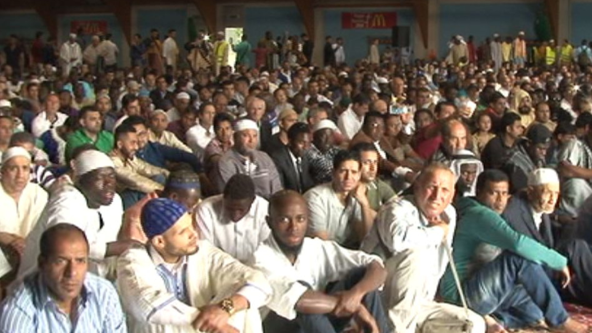 Fine del Ramadan, in tremila al Polisportivo per festa e preghiera