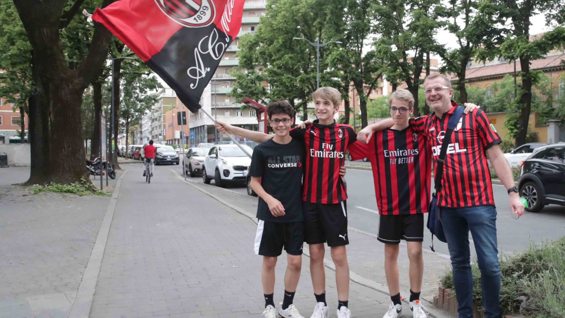 Milan vince lo scudetto: tifosi piacentini scendono in strada per festeggiare
