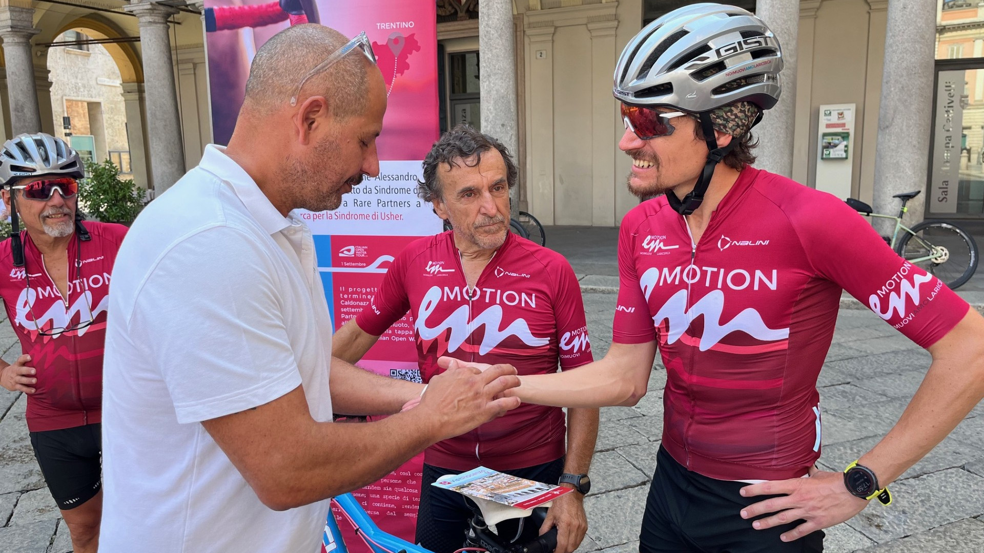 Sordo e quasi cieco in bici per la ricerca, tappa a Piacenza per Alessandro Mennella