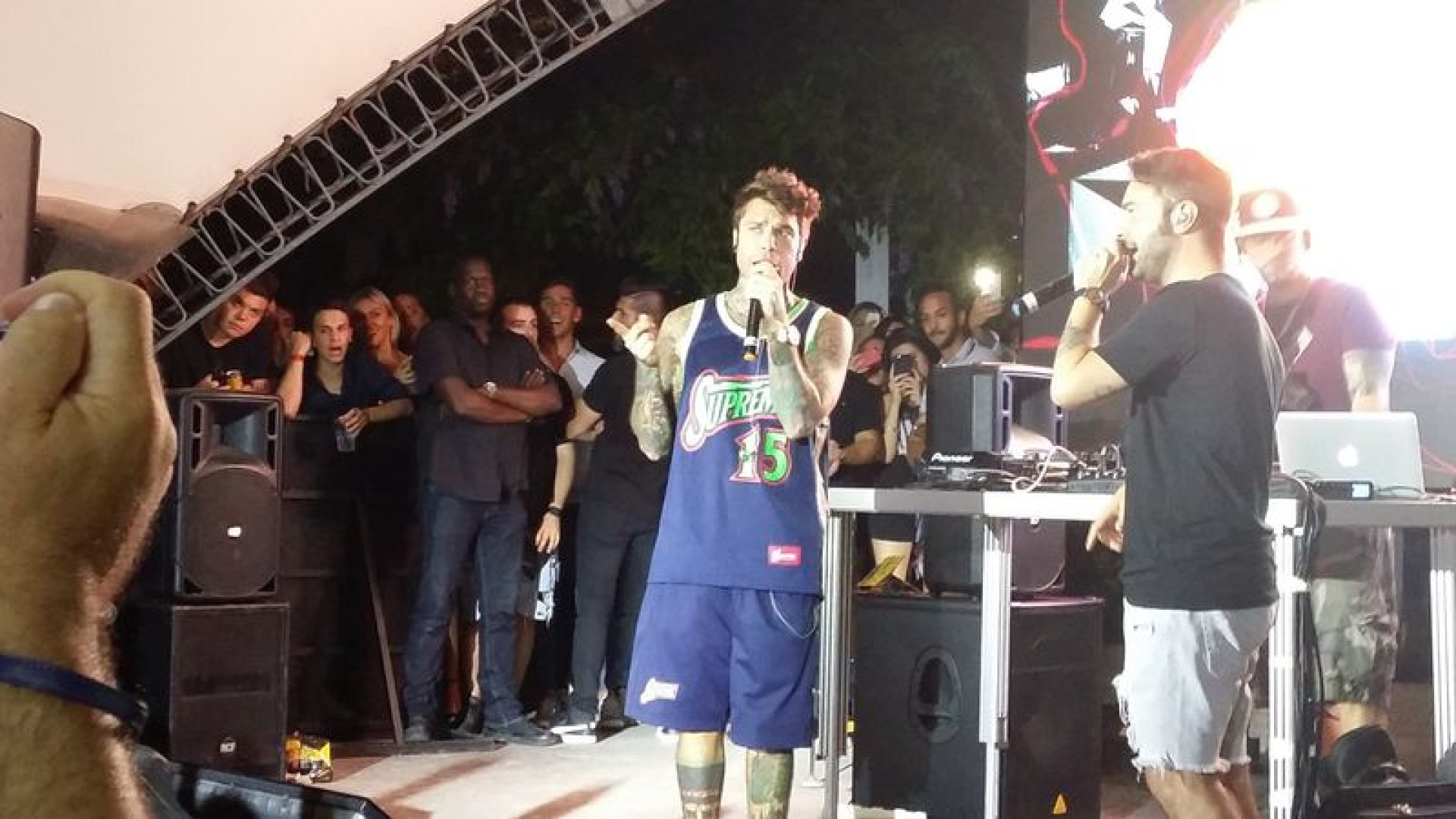 Fedez infiamma i fan con il suo concerto: "Grazie Piacenza"