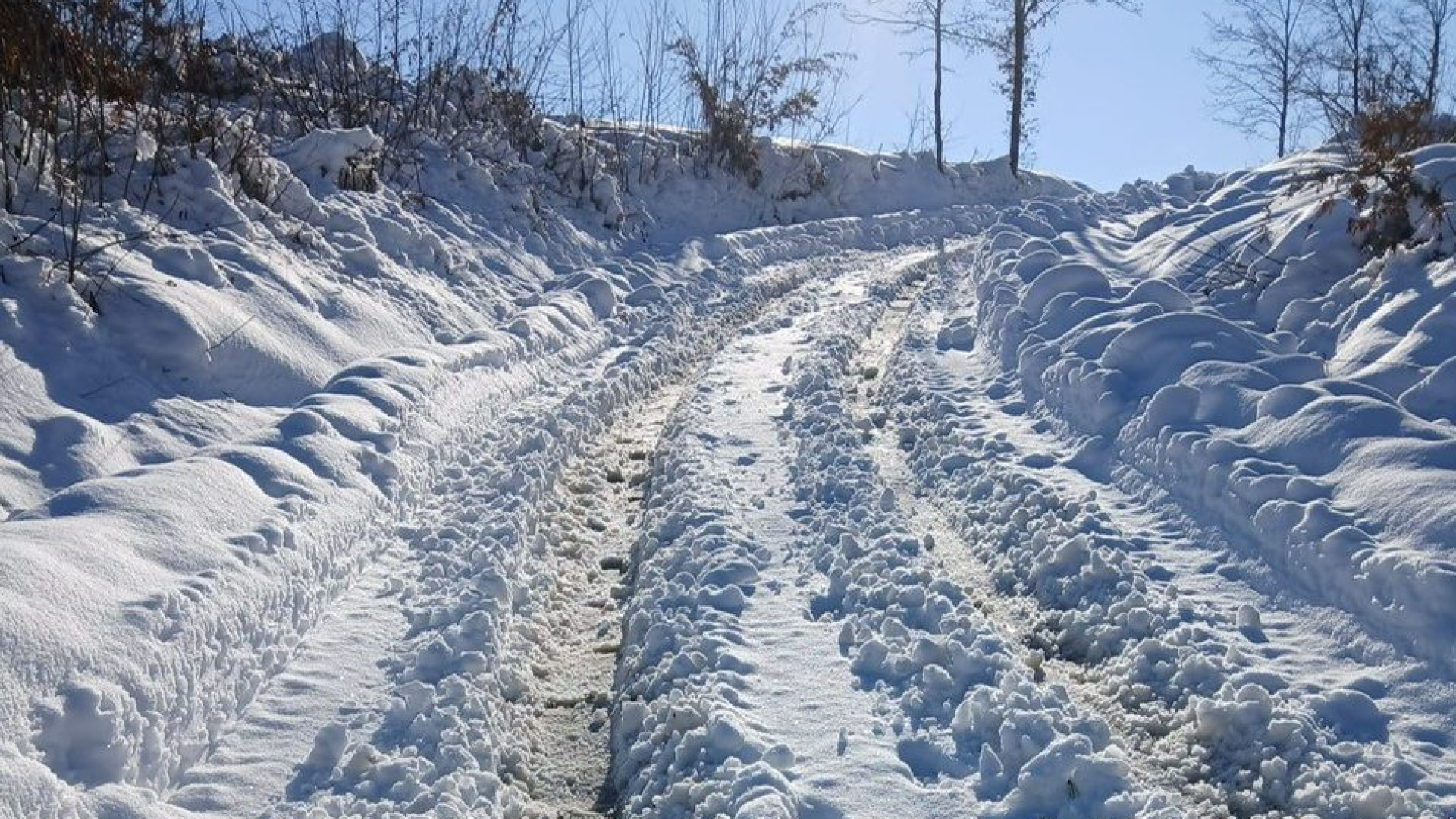Montagna di Gropparello, c'è ancora la neve sulle strade comunali: "Intollerabile"