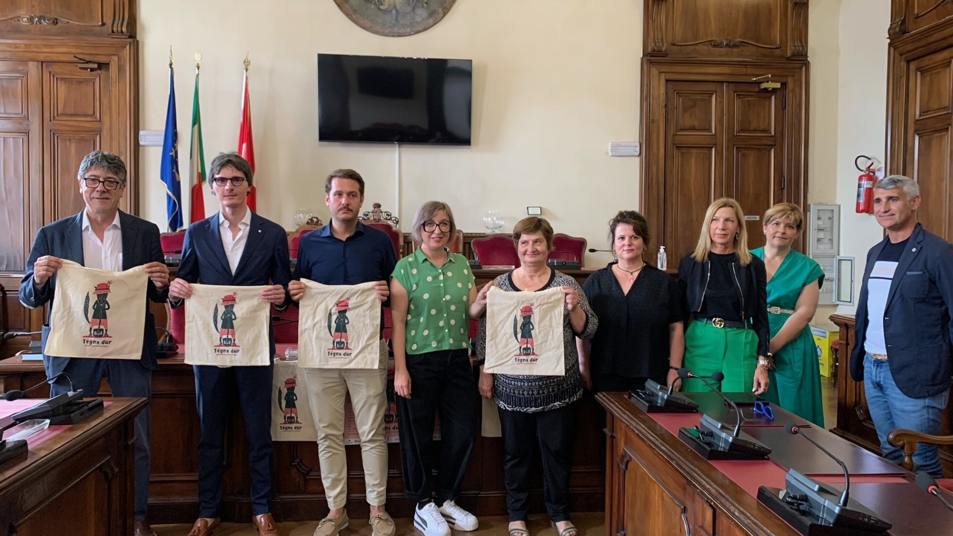 Una shopper bag per sostenere gli alluvionati: l'iniziativa dei commercianti