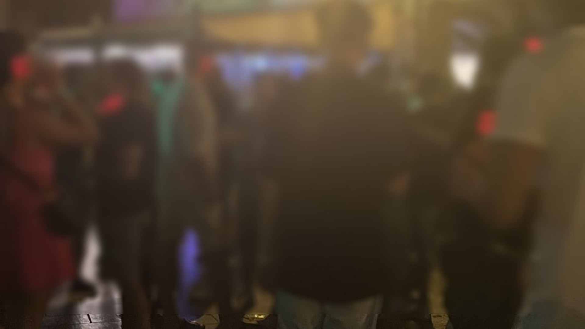 "Importuni mia sorella?" Scoppia la lite alla Silent disco di Bobbio