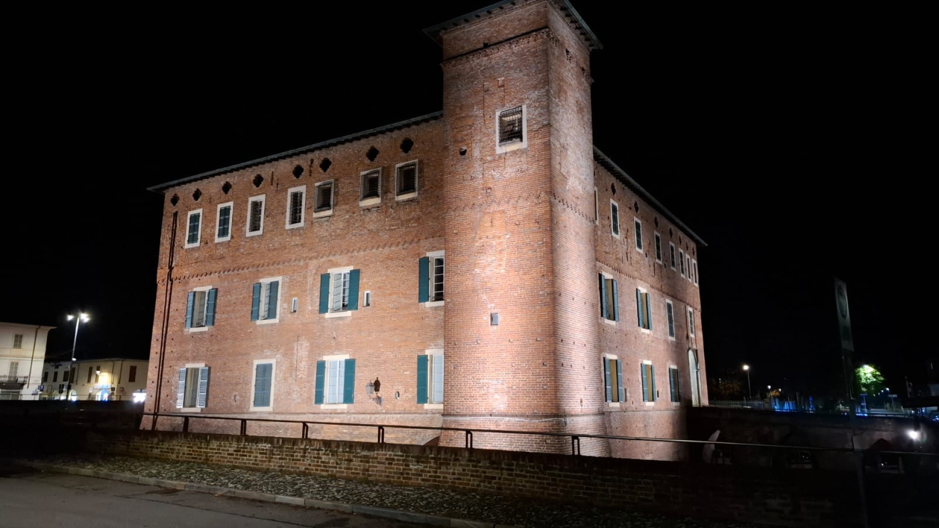 Domenica si accendono le nuove luci all’antica rocca comunale di Borgonovo