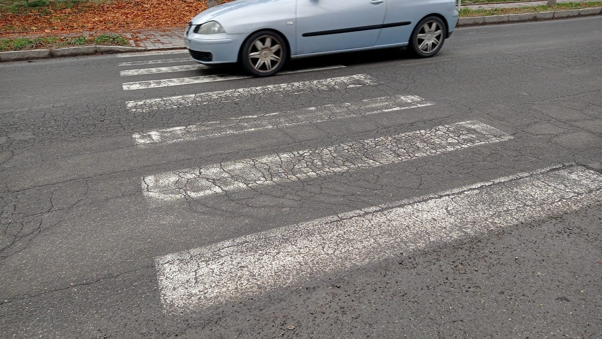 Borgonovo, traffico fuori controllo: "Si rischia ogni volta che si esce di casa"