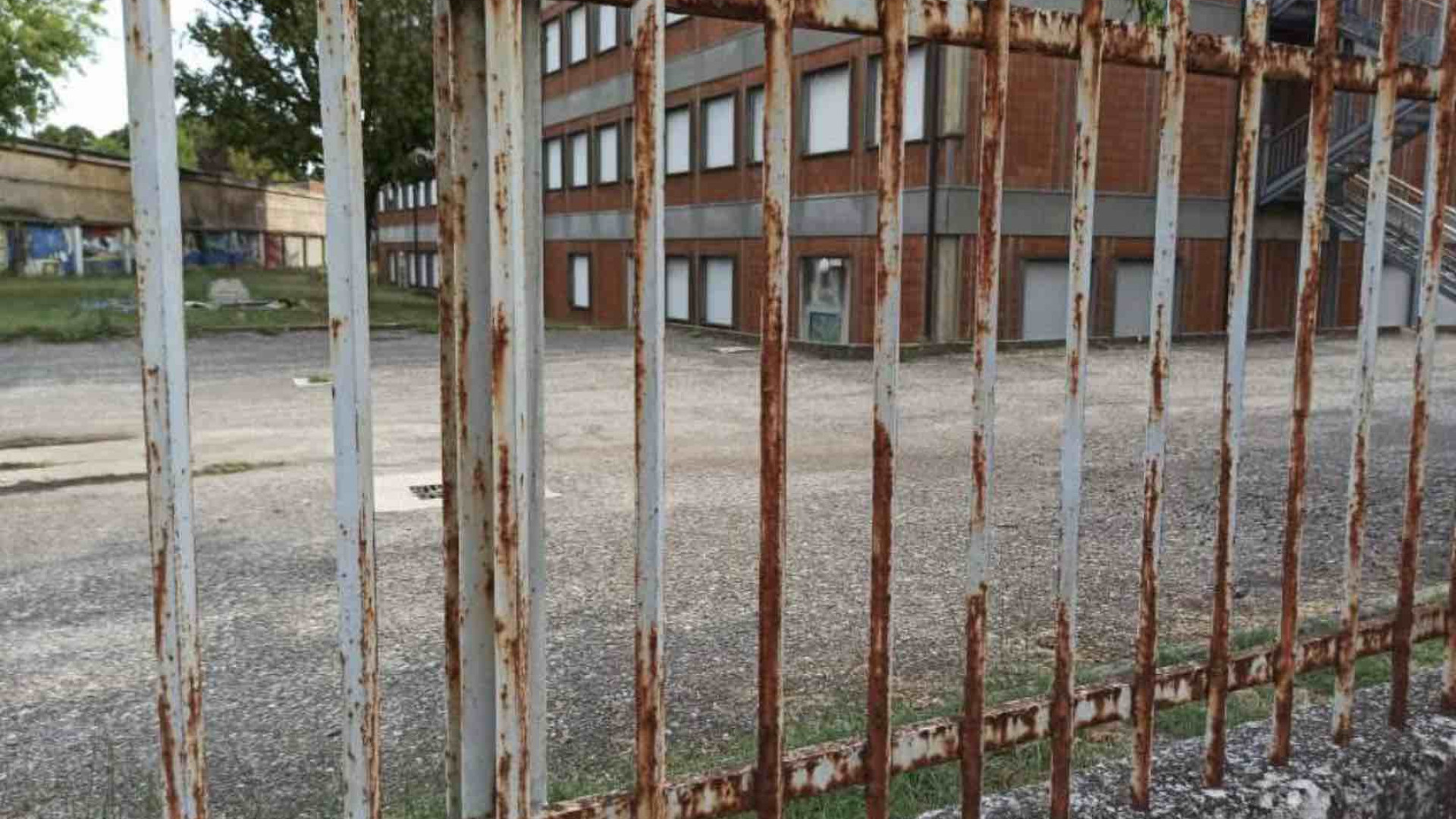 Verso il ritorno a scuola: "All'Anna Frank recinzione in pessime condizioni"