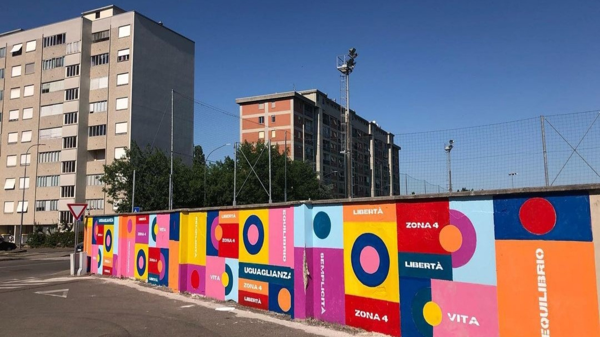 "Un po' di colores per Piacenza": concluso il murale in via Radini Tedeschi