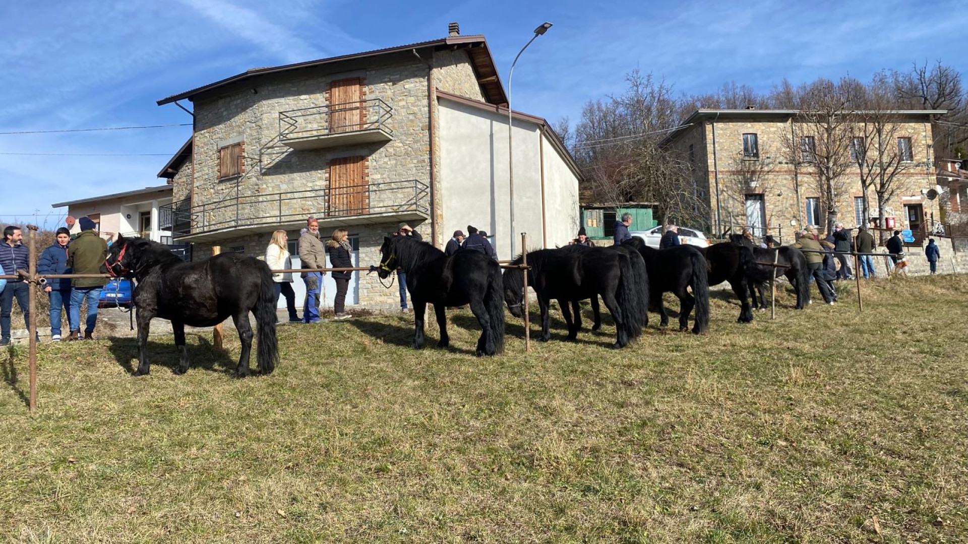 Brugneto, raccolti 17mila euro per ricostruire lo chalet bruciato: "Grazie a tutti"